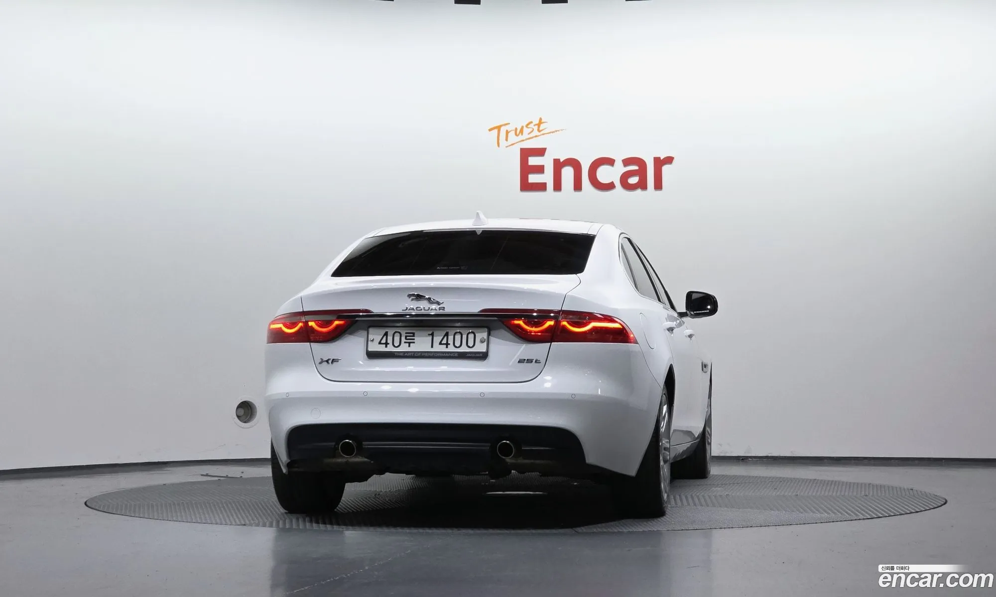 Jaguar XF 2018 SAJBB4BX2JCY64330 — 8