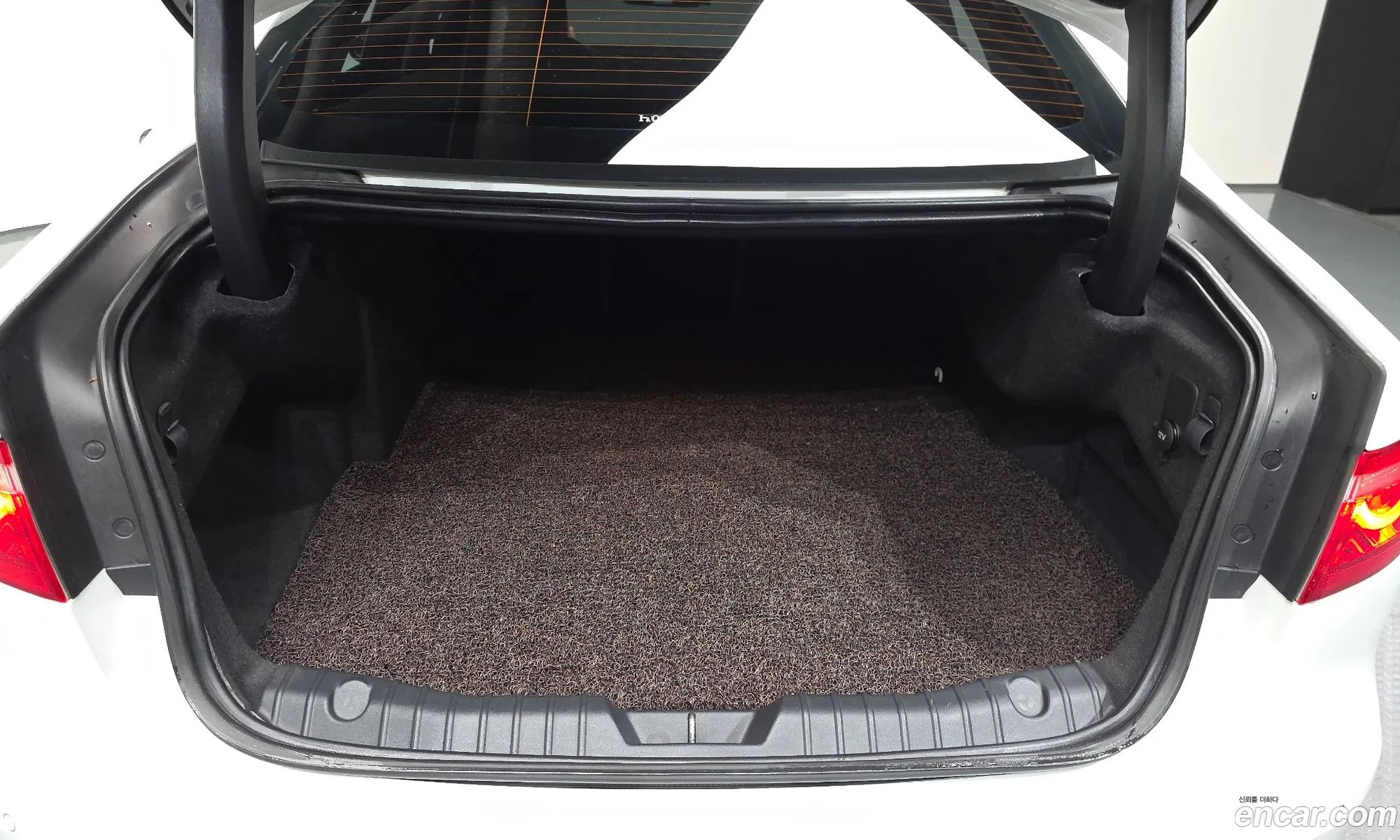Jaguar XF 2018 SAJBB4BX2JCY64330 — 16