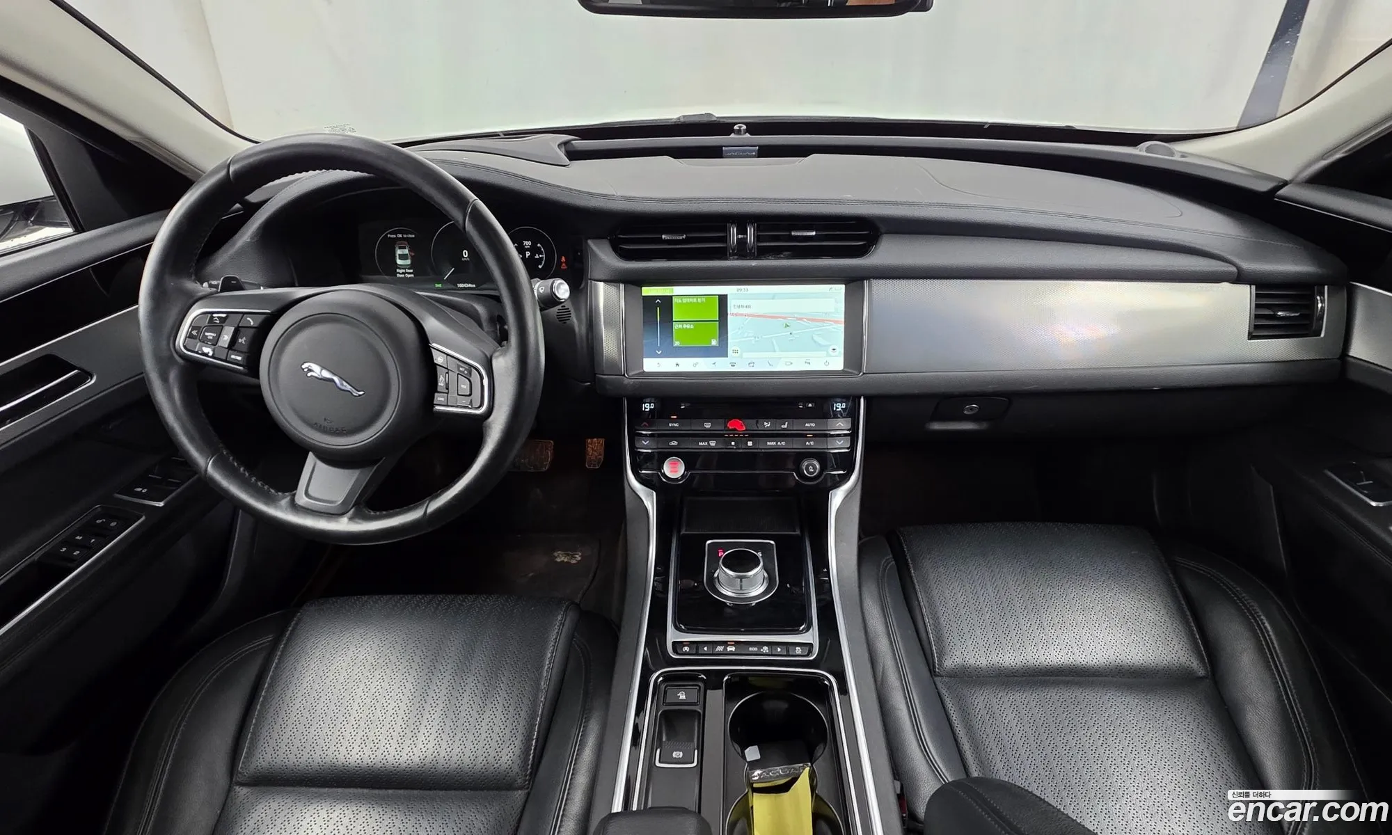 Jaguar XF 2016 SAJBB4BG6GCY18329 — 19