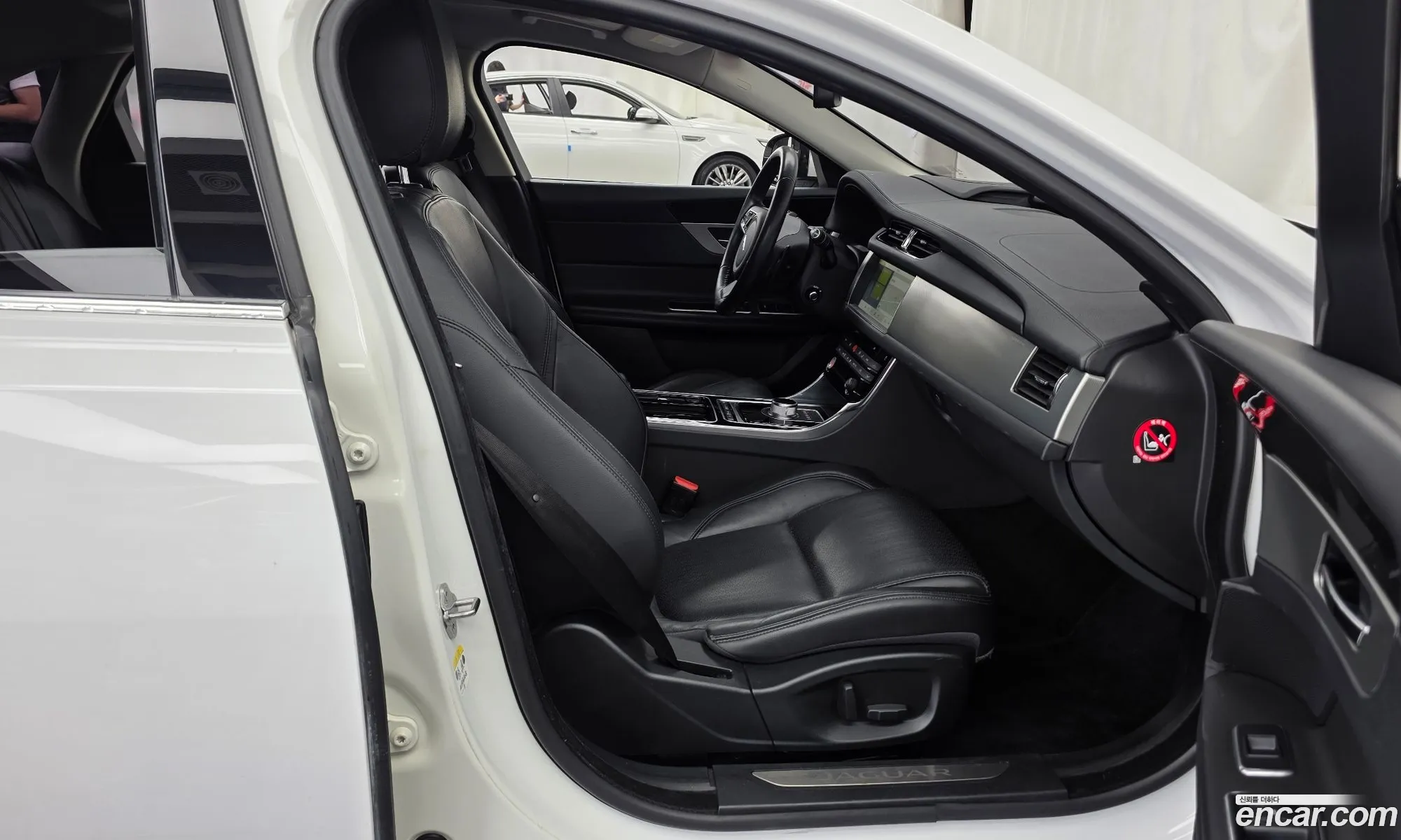 Jaguar XF 2016 SAJBB4BG6GCY18329 — 13