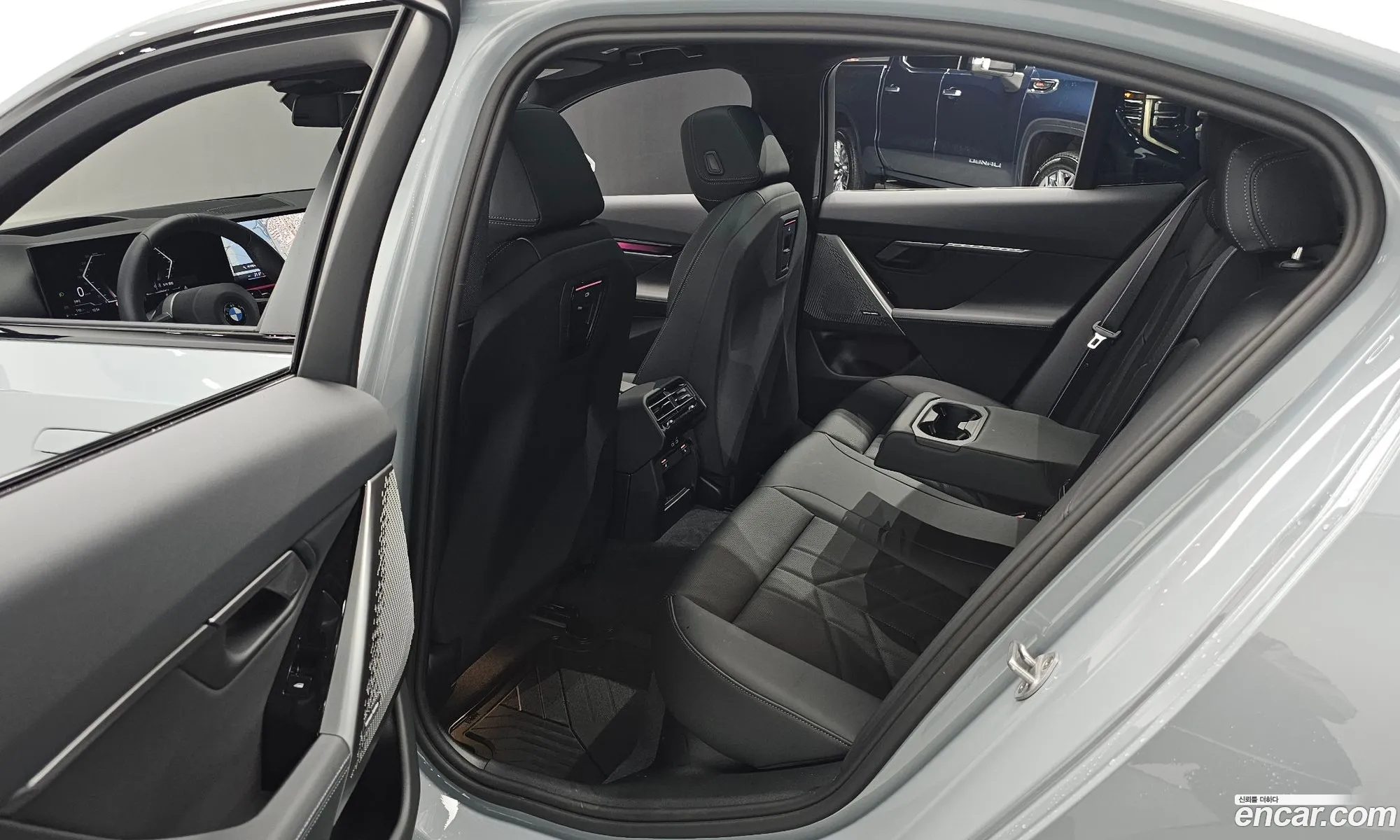 BMW 5 Series 2025 WBA21FJ06TCV96996 — 27