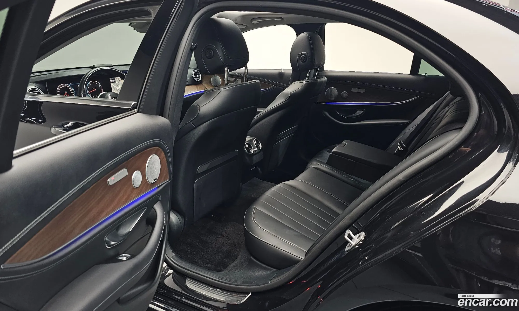 Mercedes-Benz E-Class W213 2018 — 21