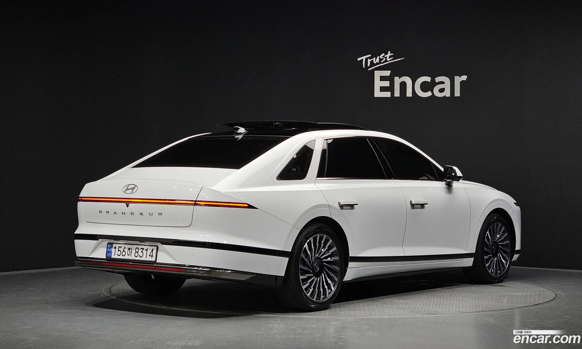 Hyundai Grandeur Hybrid 2023 — 12