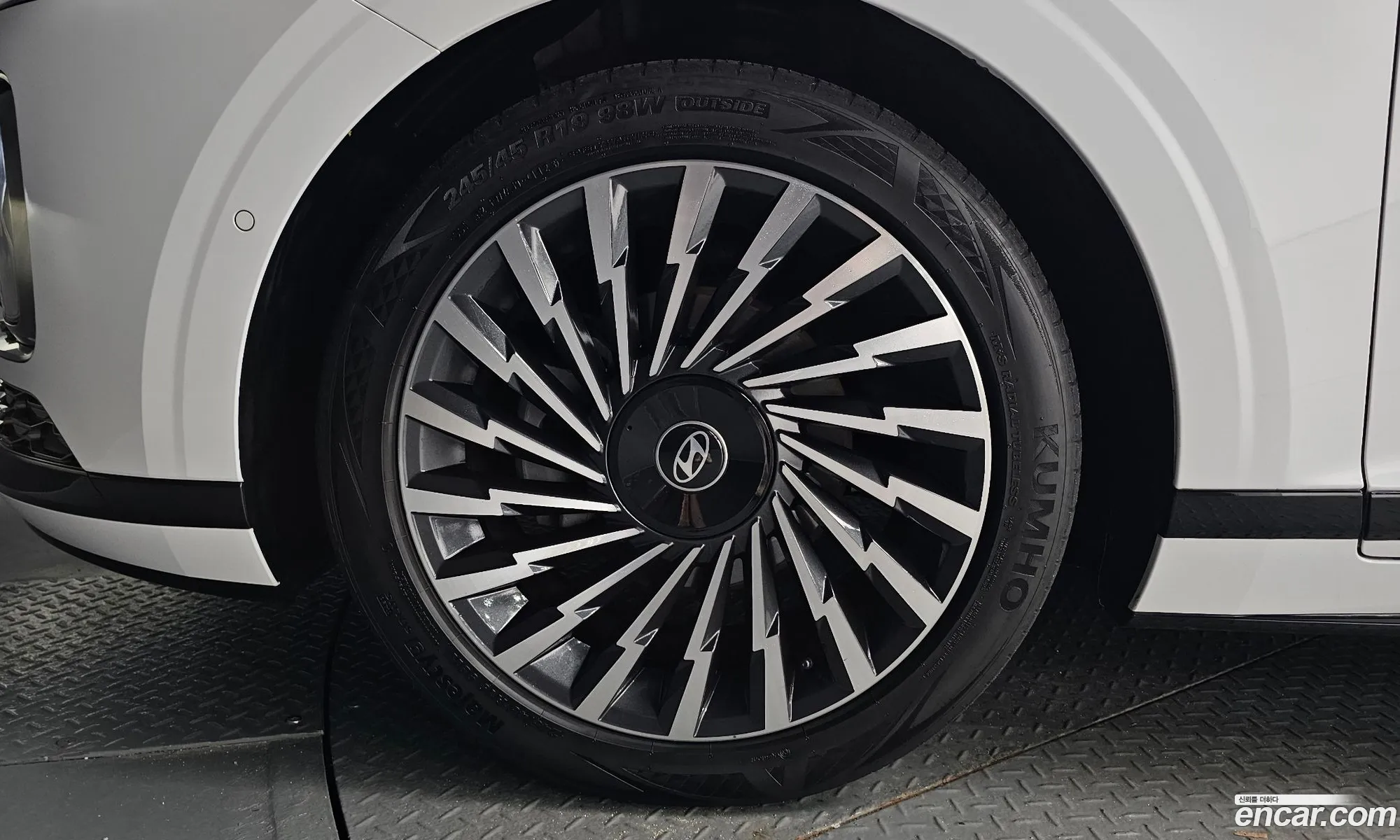 Hyundai Grandeur Hybrid 2023 — 9