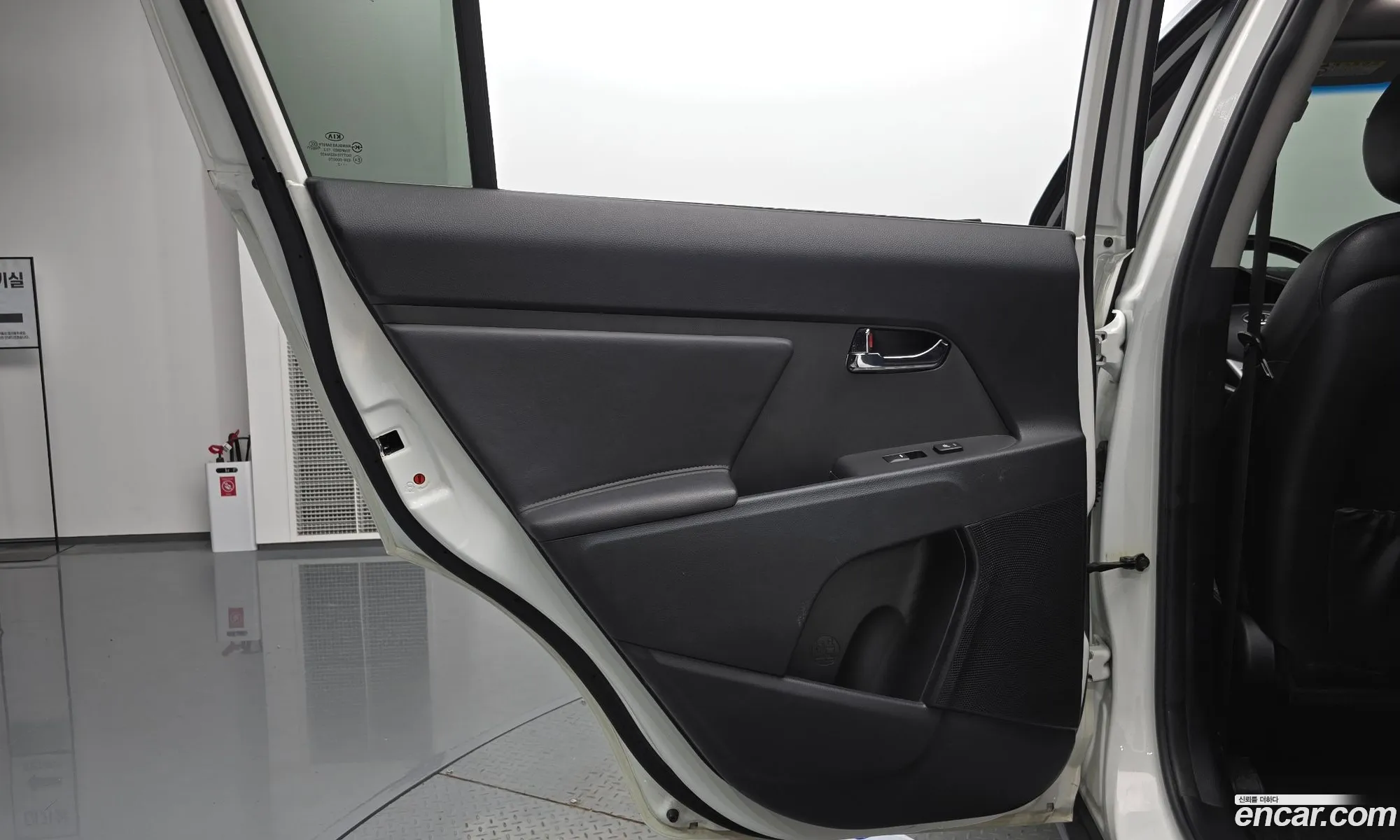 Kia Sportage R 2012 — 17