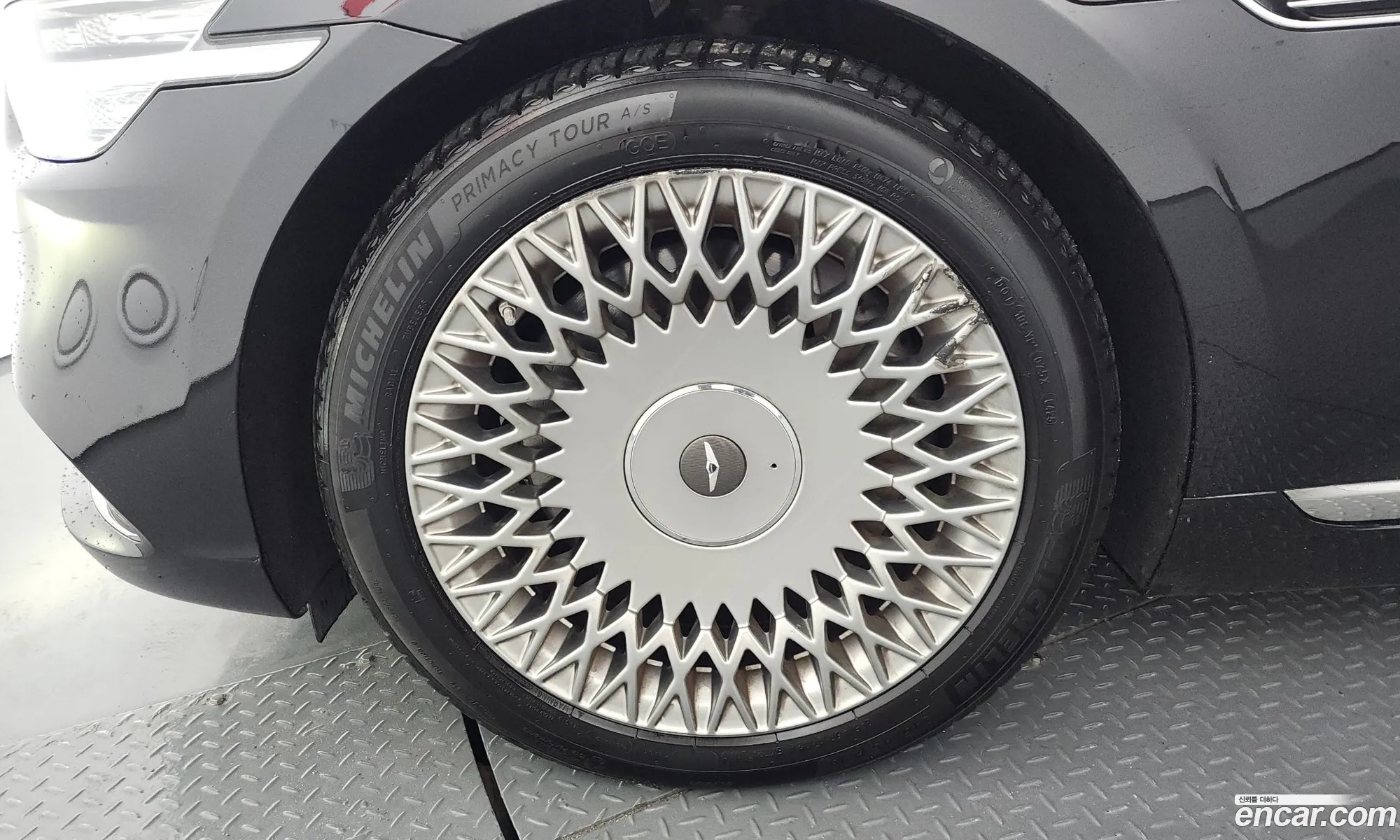 Genesis G90 2018 — 19