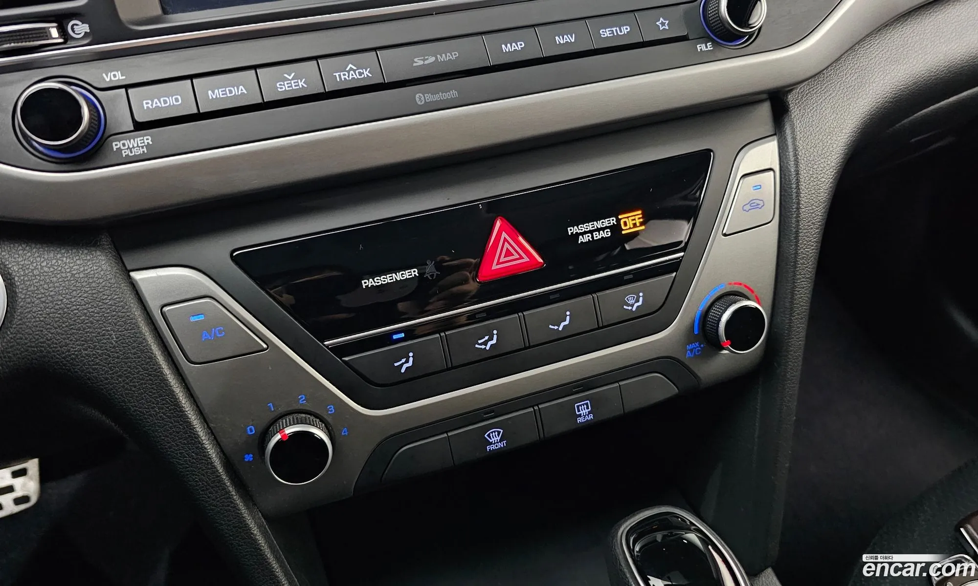 Hyundai Elantra AD 2017 — 16