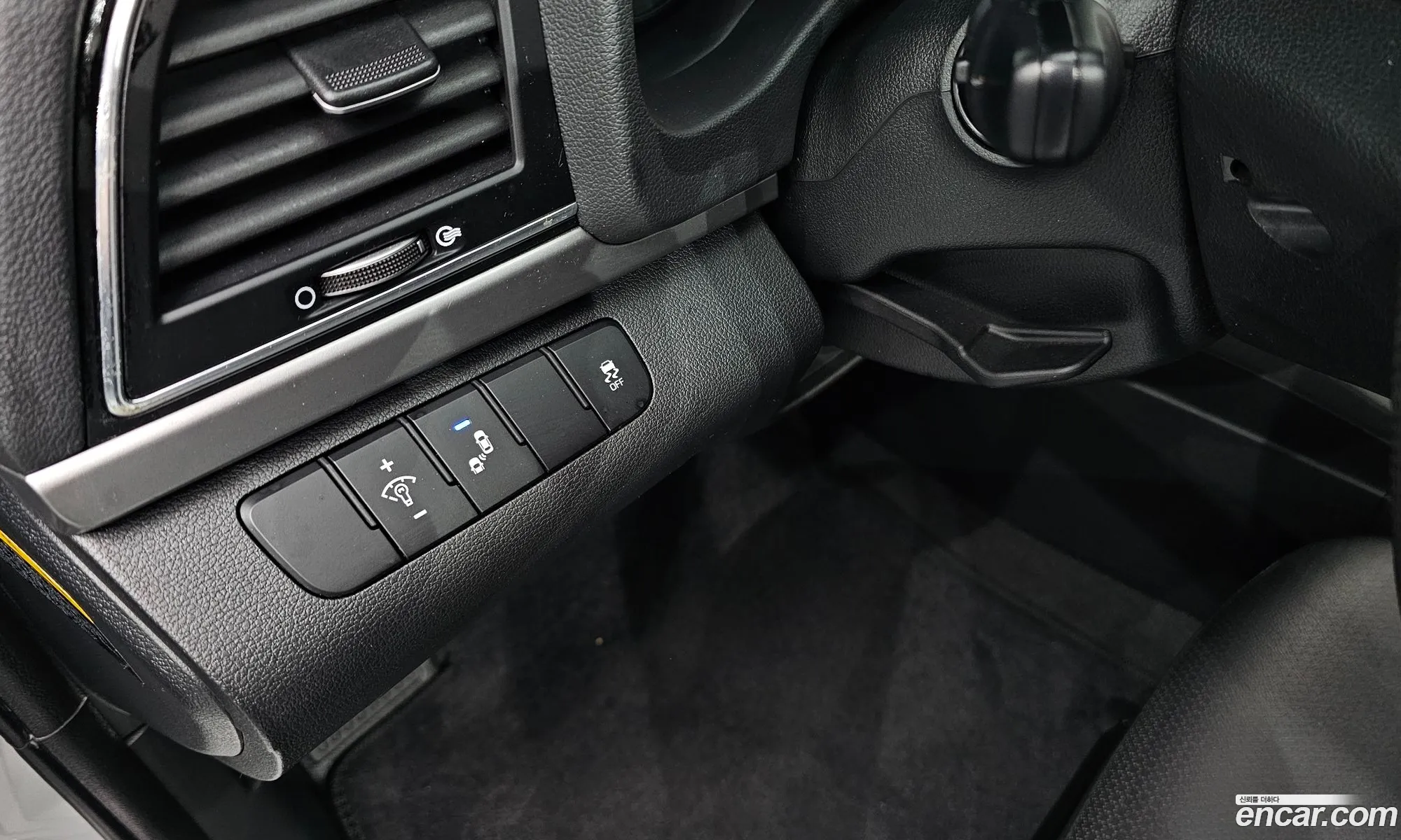 Hyundai Elantra AD 2017 — 10