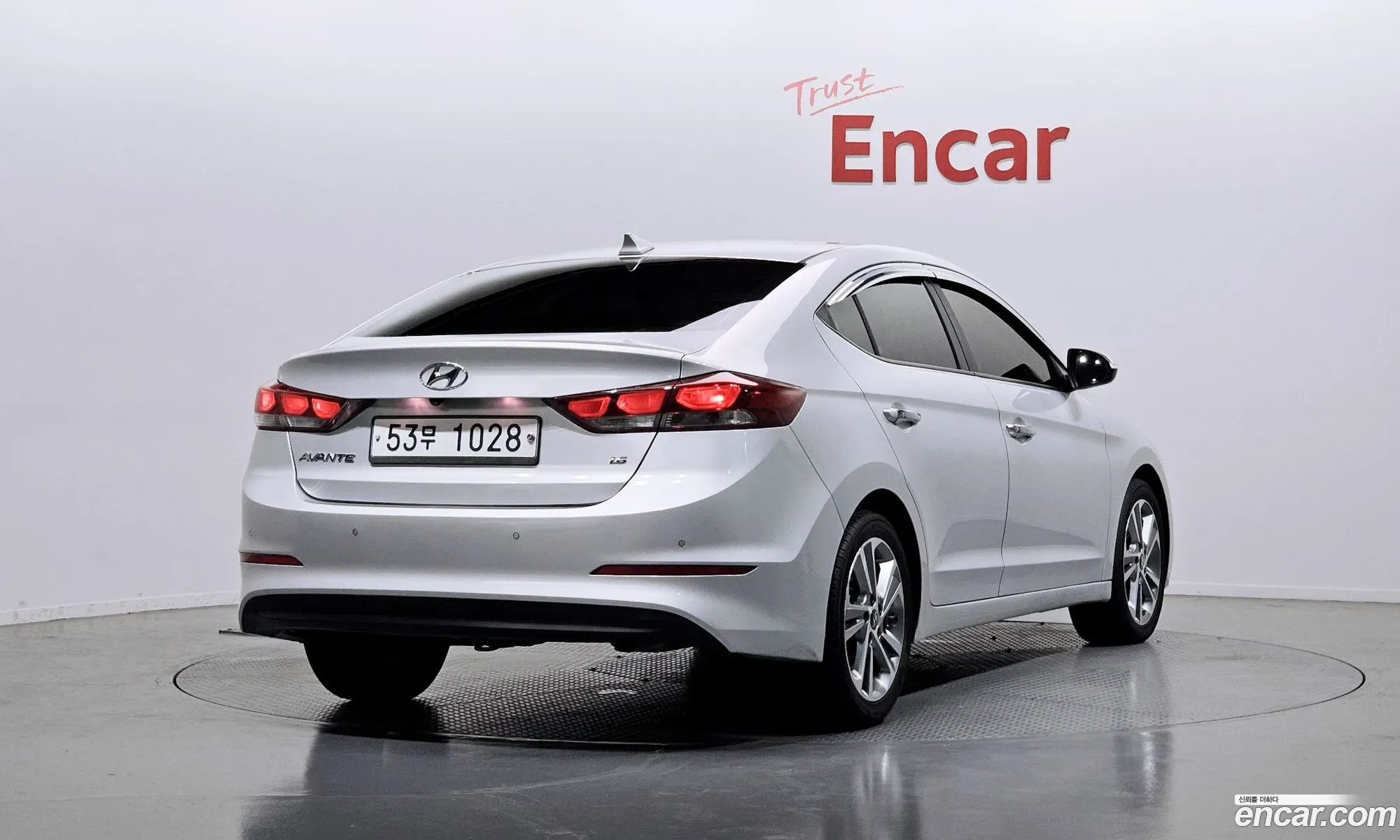 Hyundai Elantra AD 2017 — 14