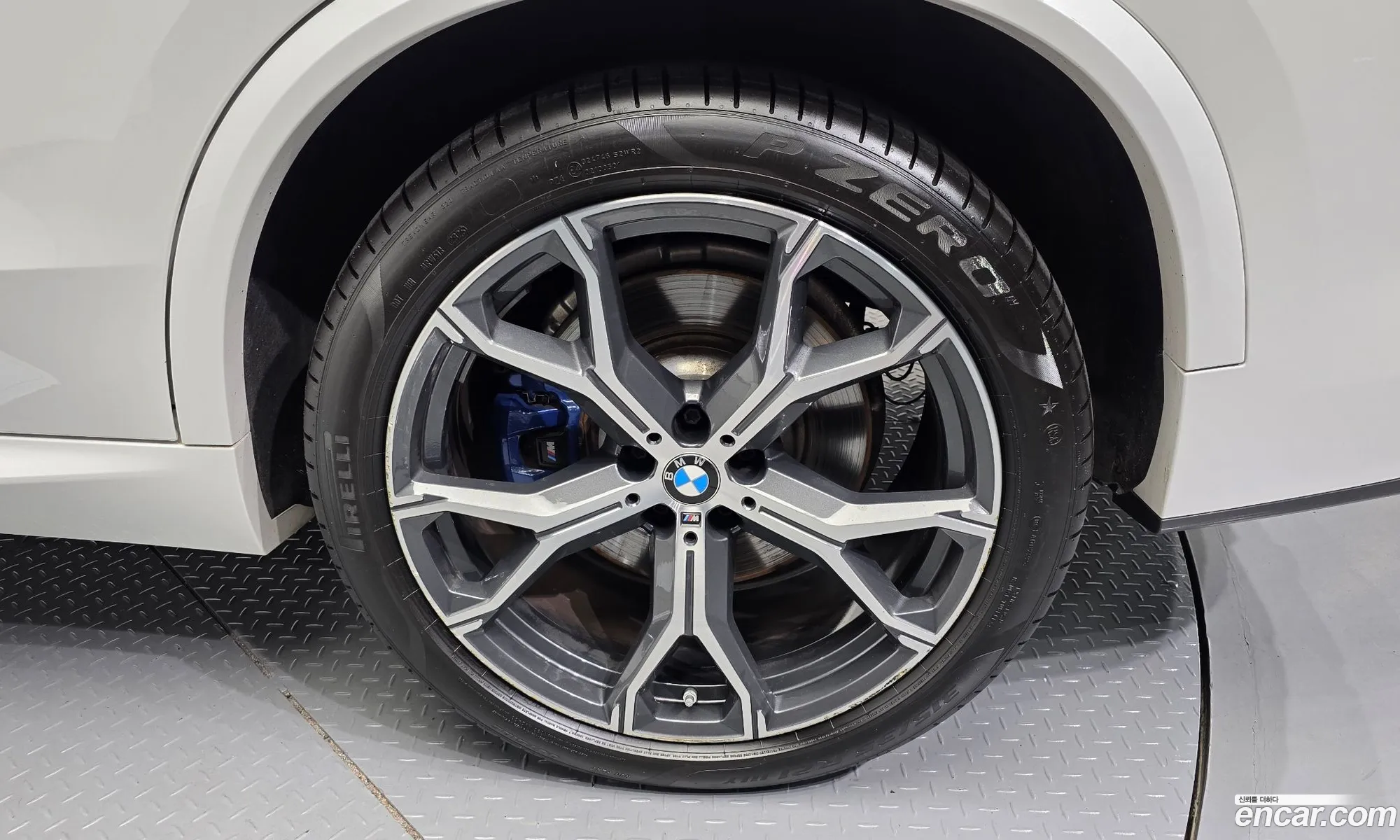BMW X5 2021 — 24