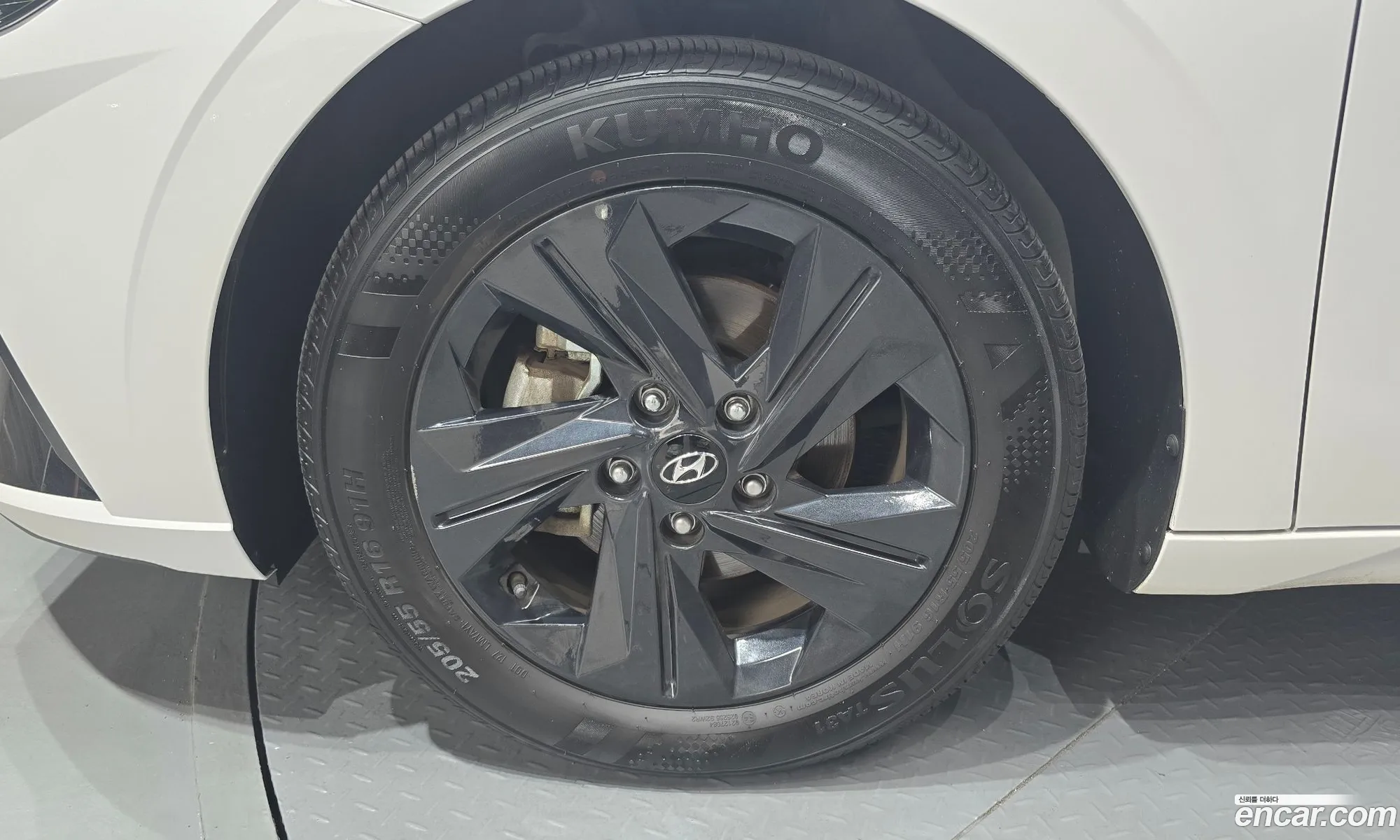 Hyundai Elantra Hybrid 2023 — 10