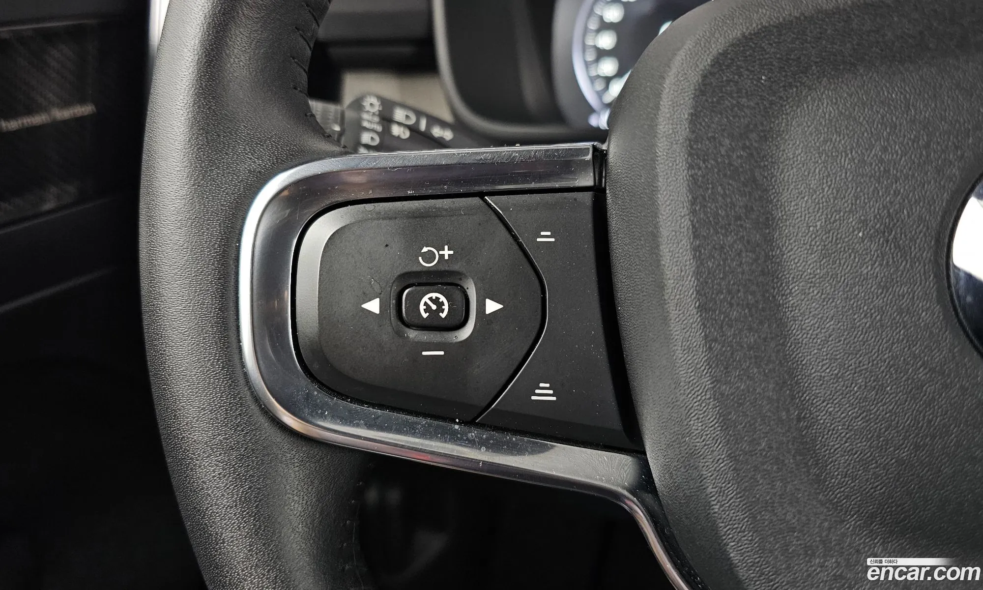 Volvo XC40 2021 — 32