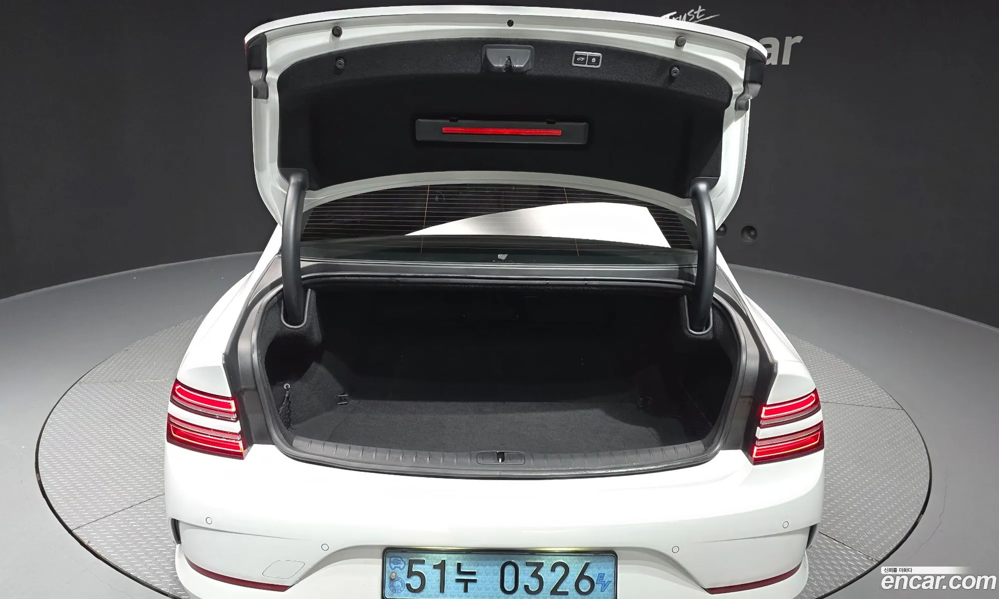 Genesis Electrified G80 2022 — 32