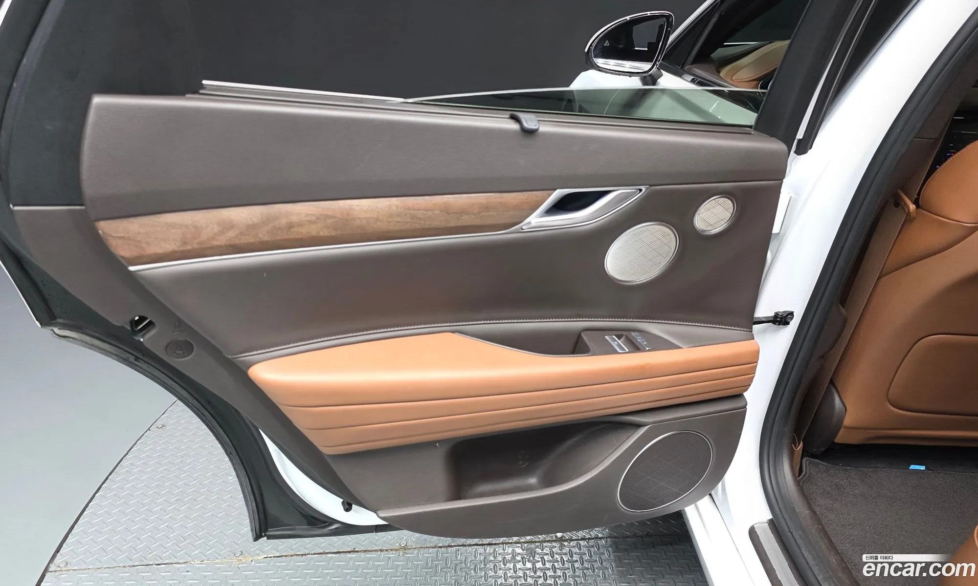 Genesis Electrified G80 2022 — 31