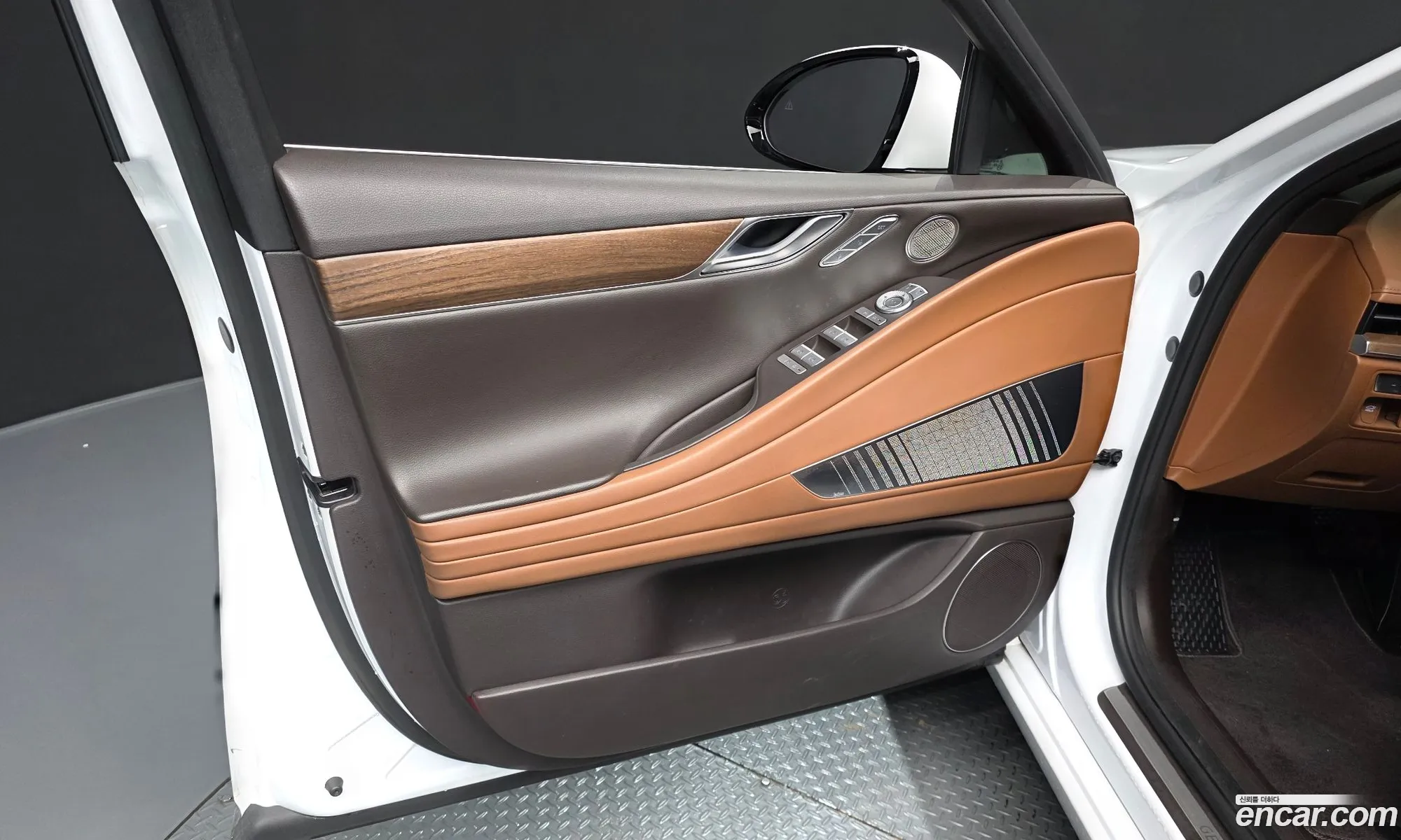 Genesis Electrified G80 2022 — 29