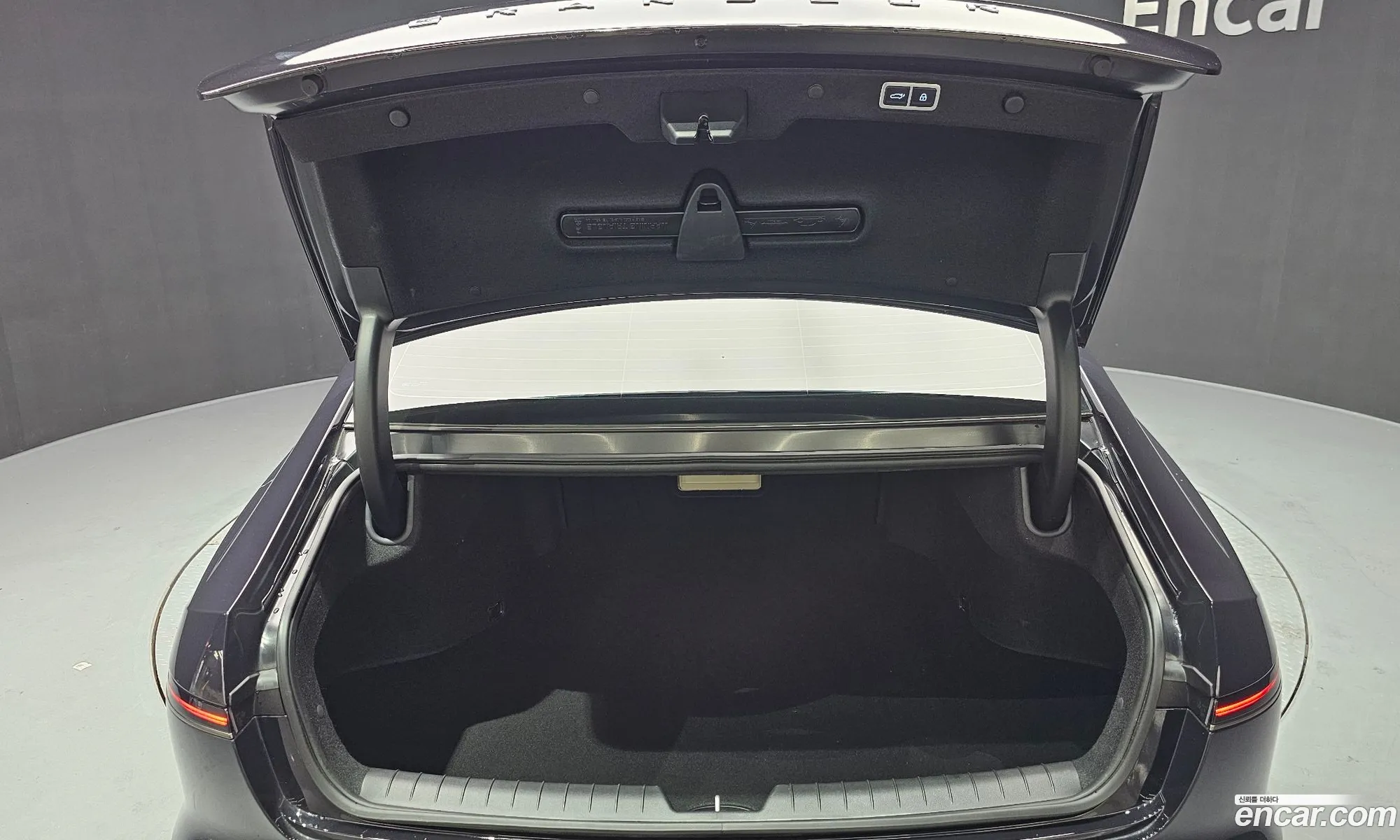 Hyundai Grandeur Hybrid 2023 — 2