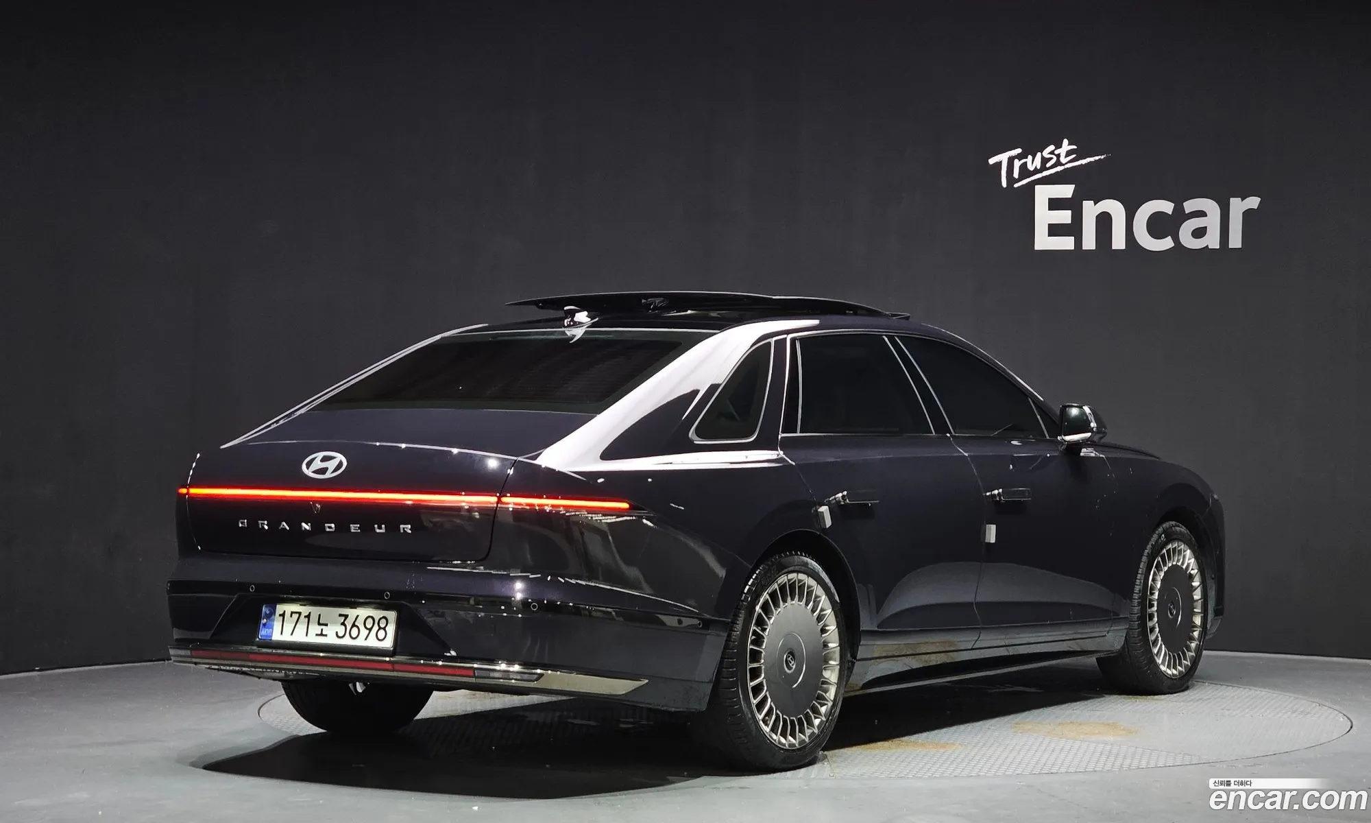 Hyundai Grandeur Hybrid 2023 — 10