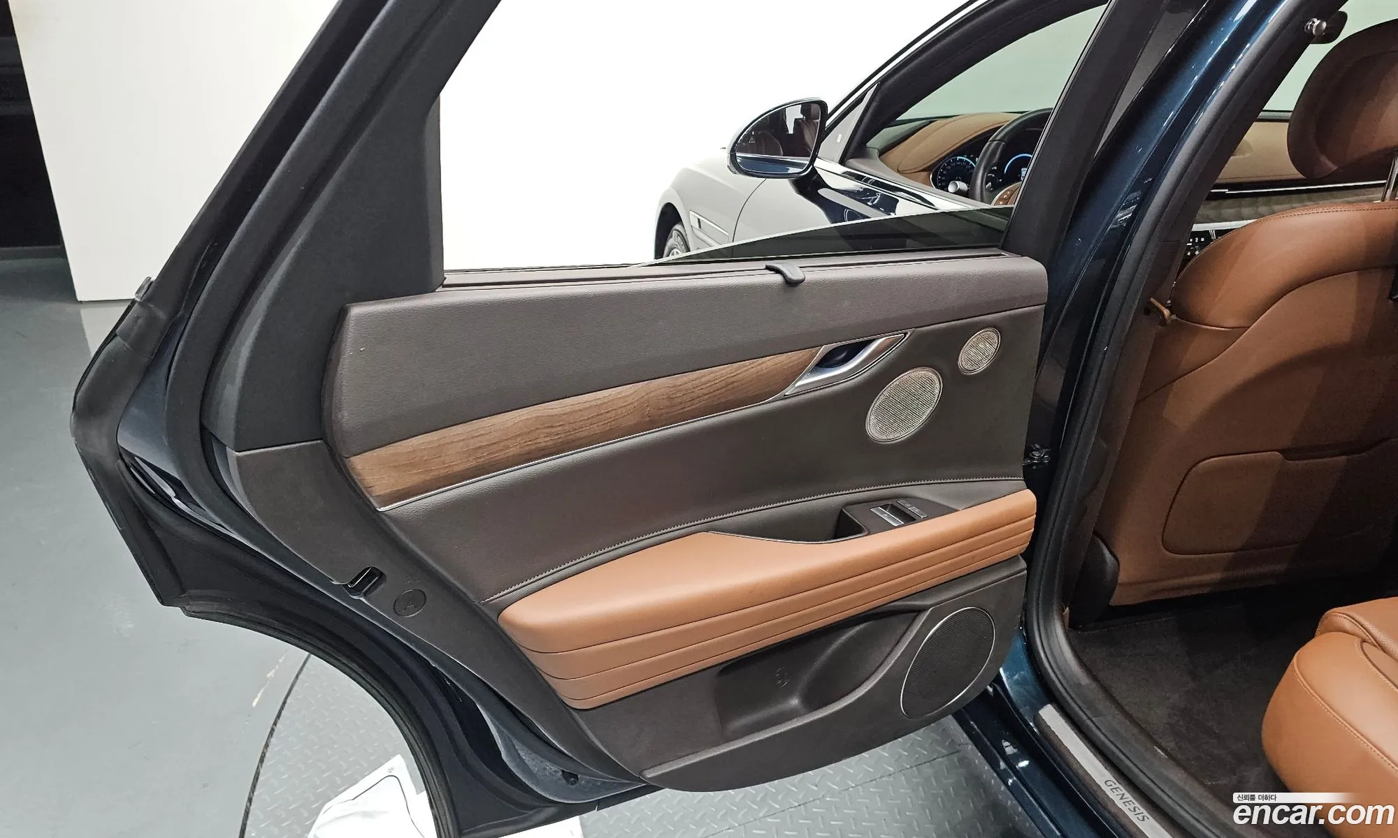 Genesis Electrified G80 2022 — 27
