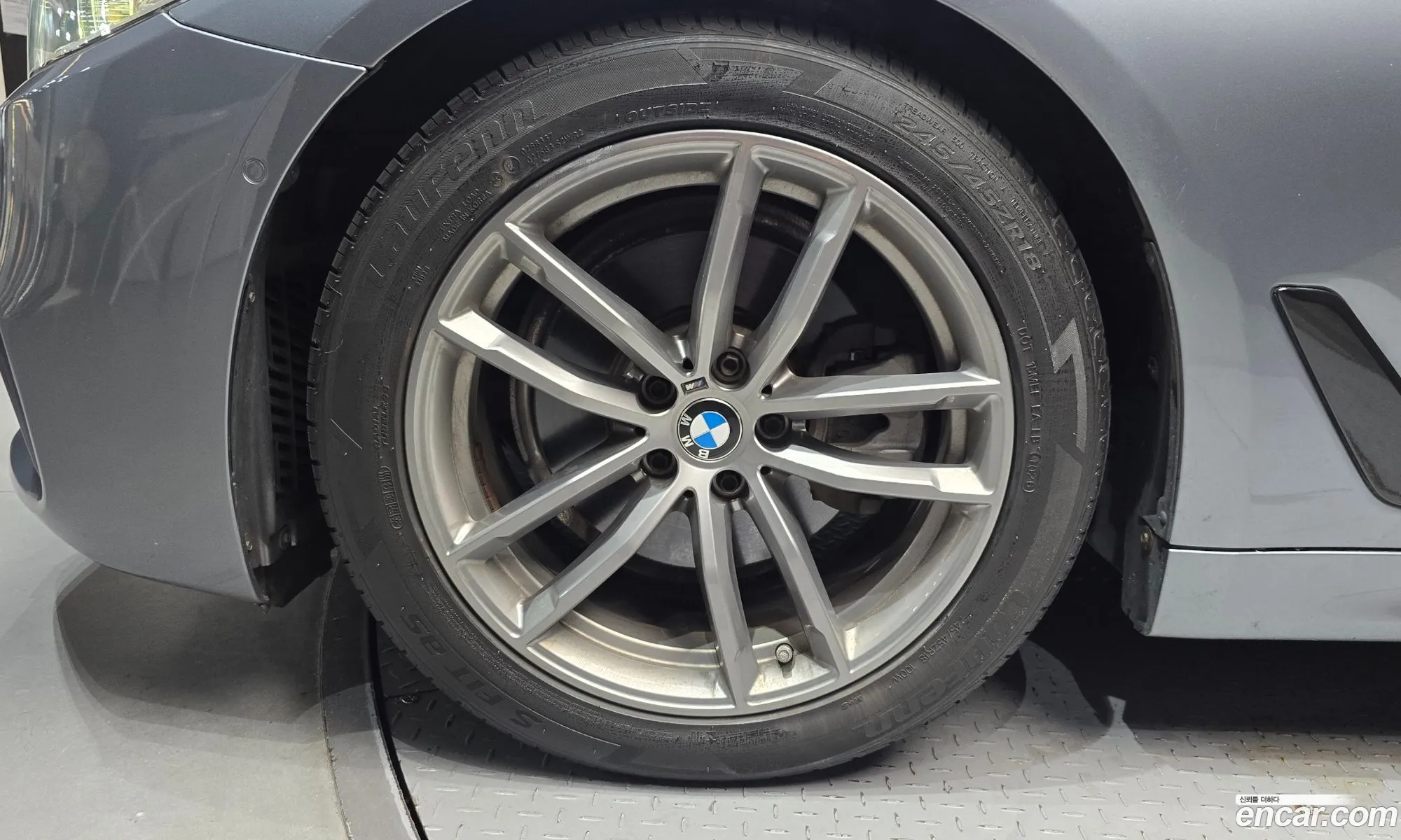 BMW 5 Series 2019 — 33