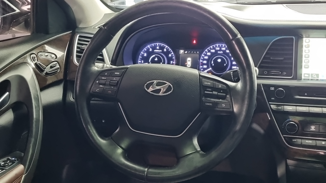 Hyundai Aslan 2015 — 12