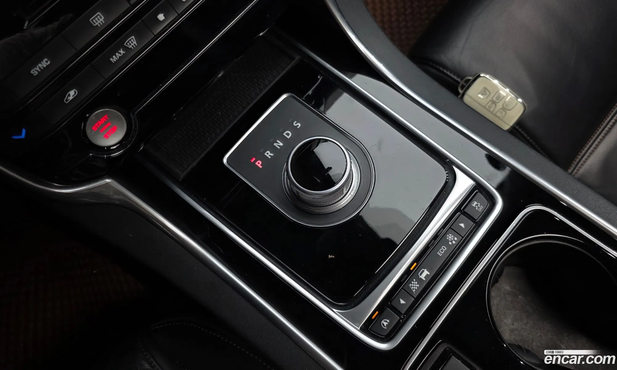 Jaguar XE 2015 — 24