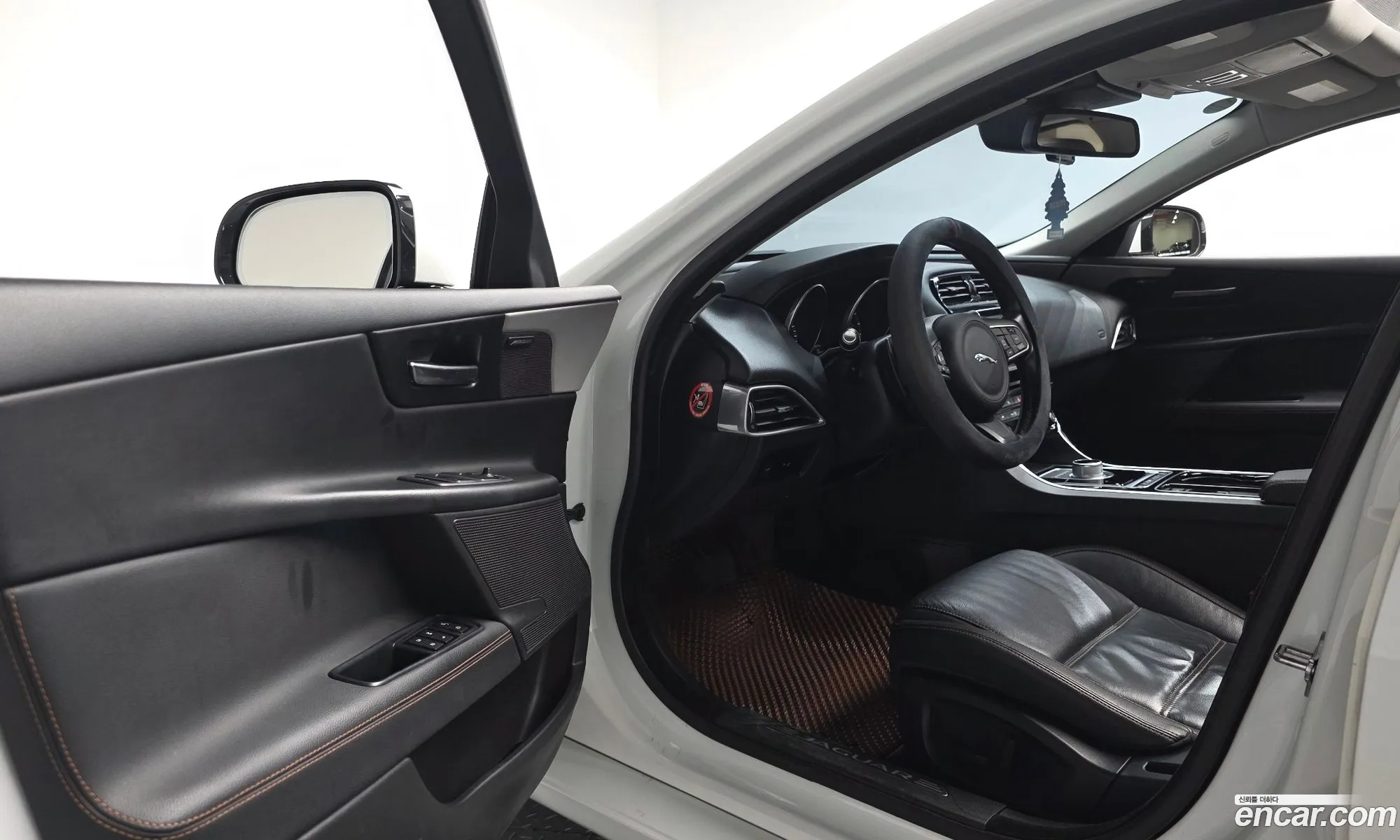 Jaguar XE 2015 — 7