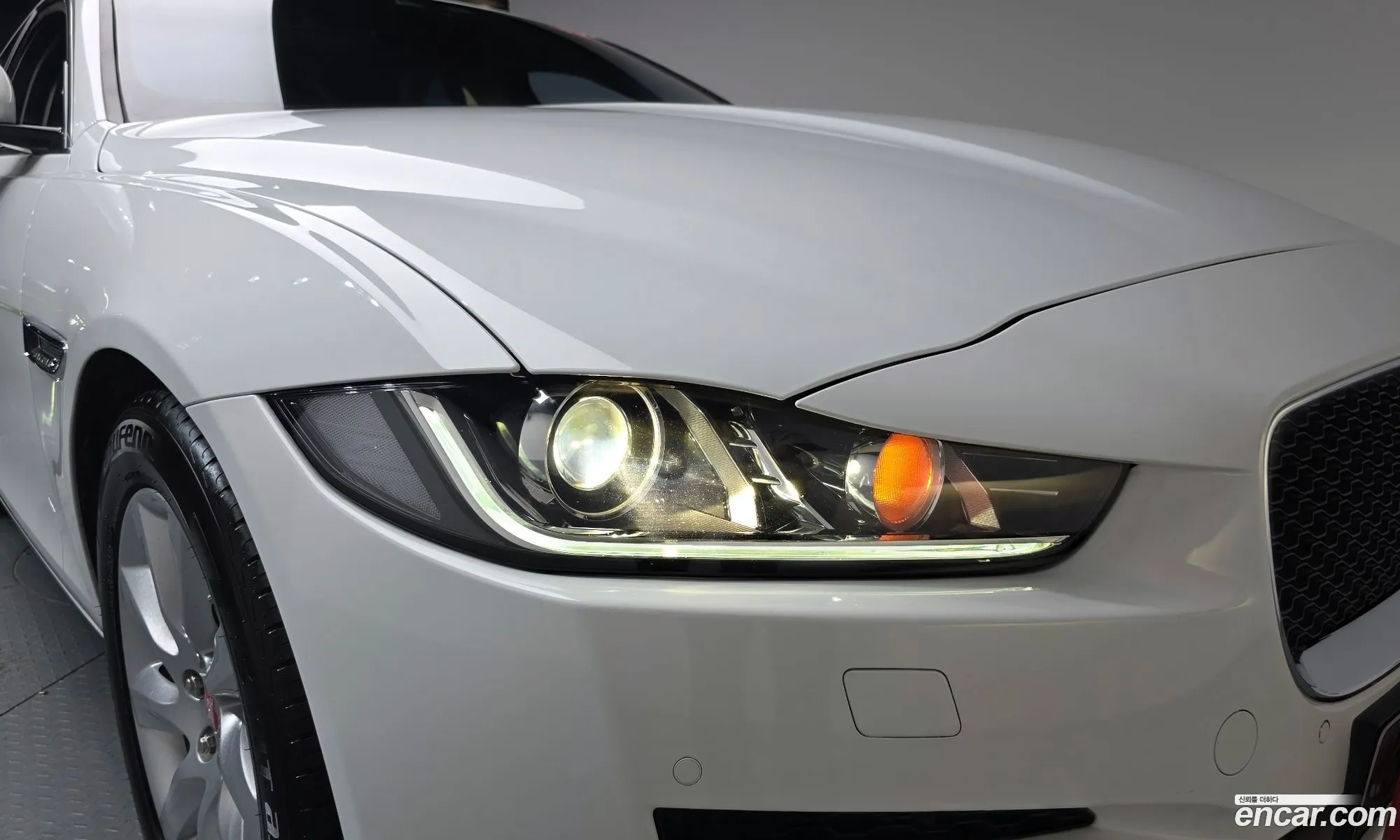 Jaguar XE 2015 — 23