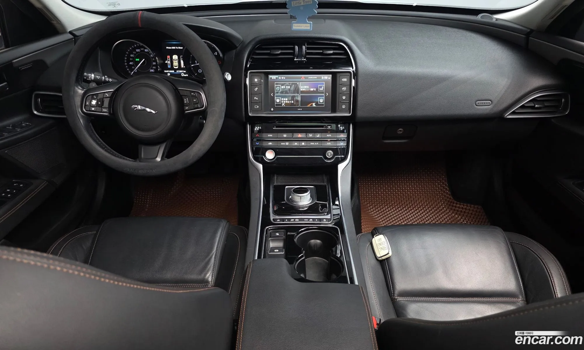 Jaguar XE 2015 — 31