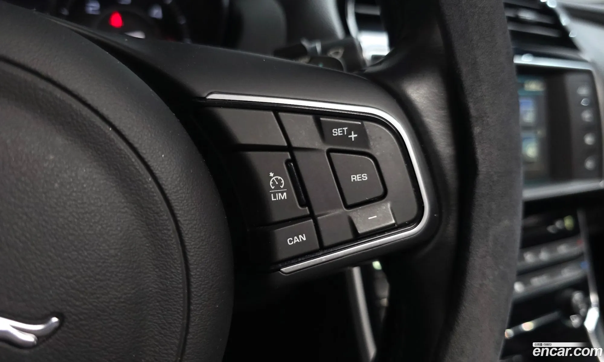 Jaguar XE 2015 — 10
