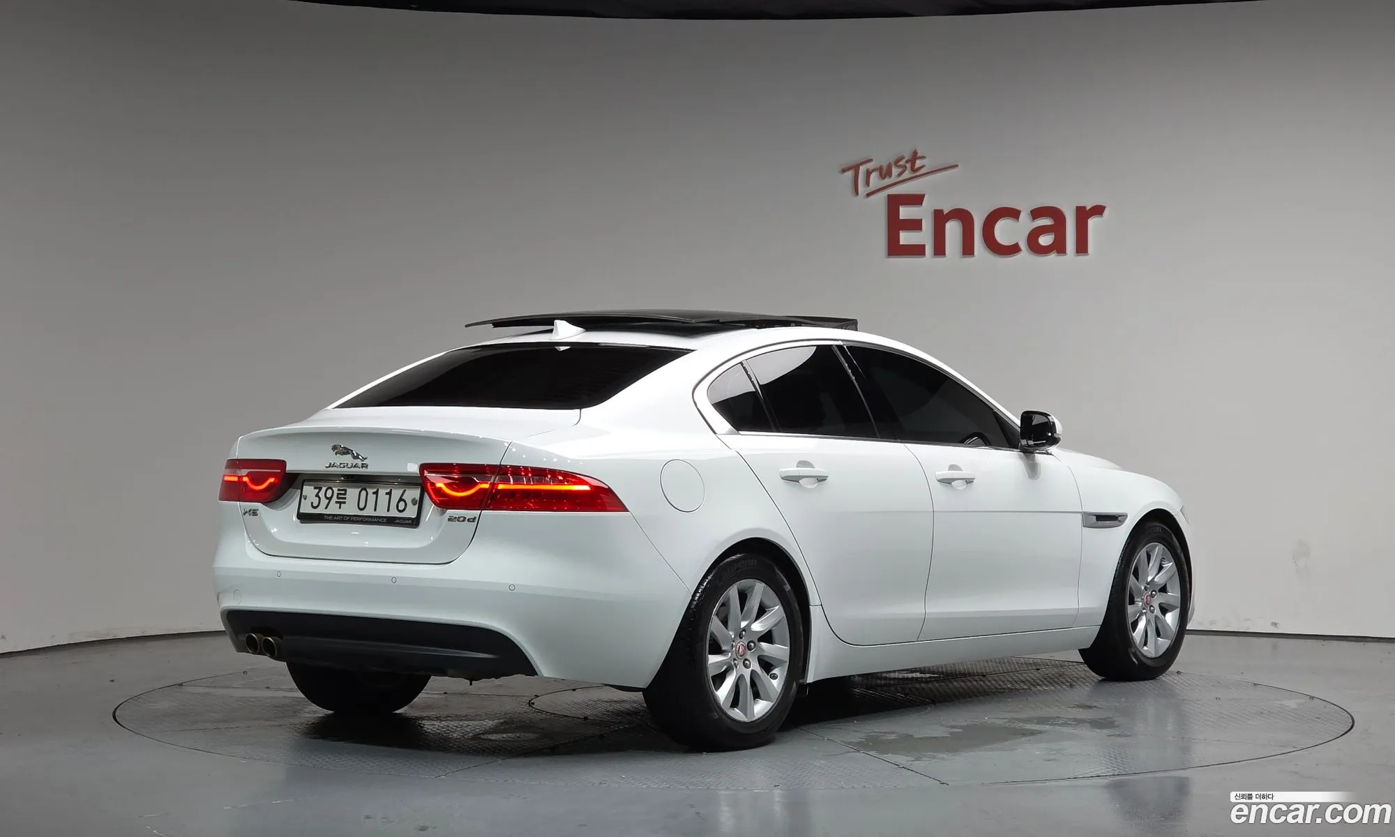 Jaguar XE 2015 — 18