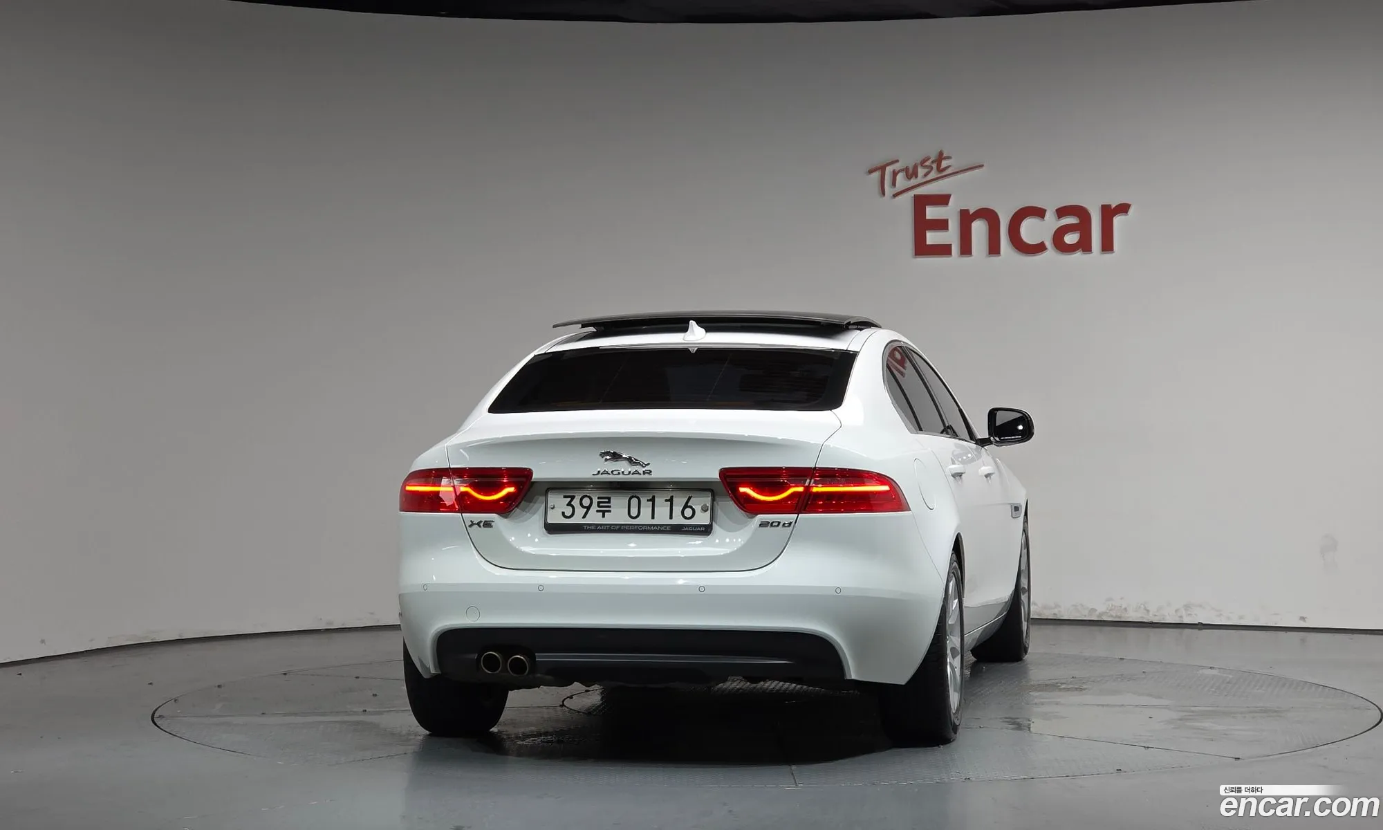 Jaguar XE 2015 — 8