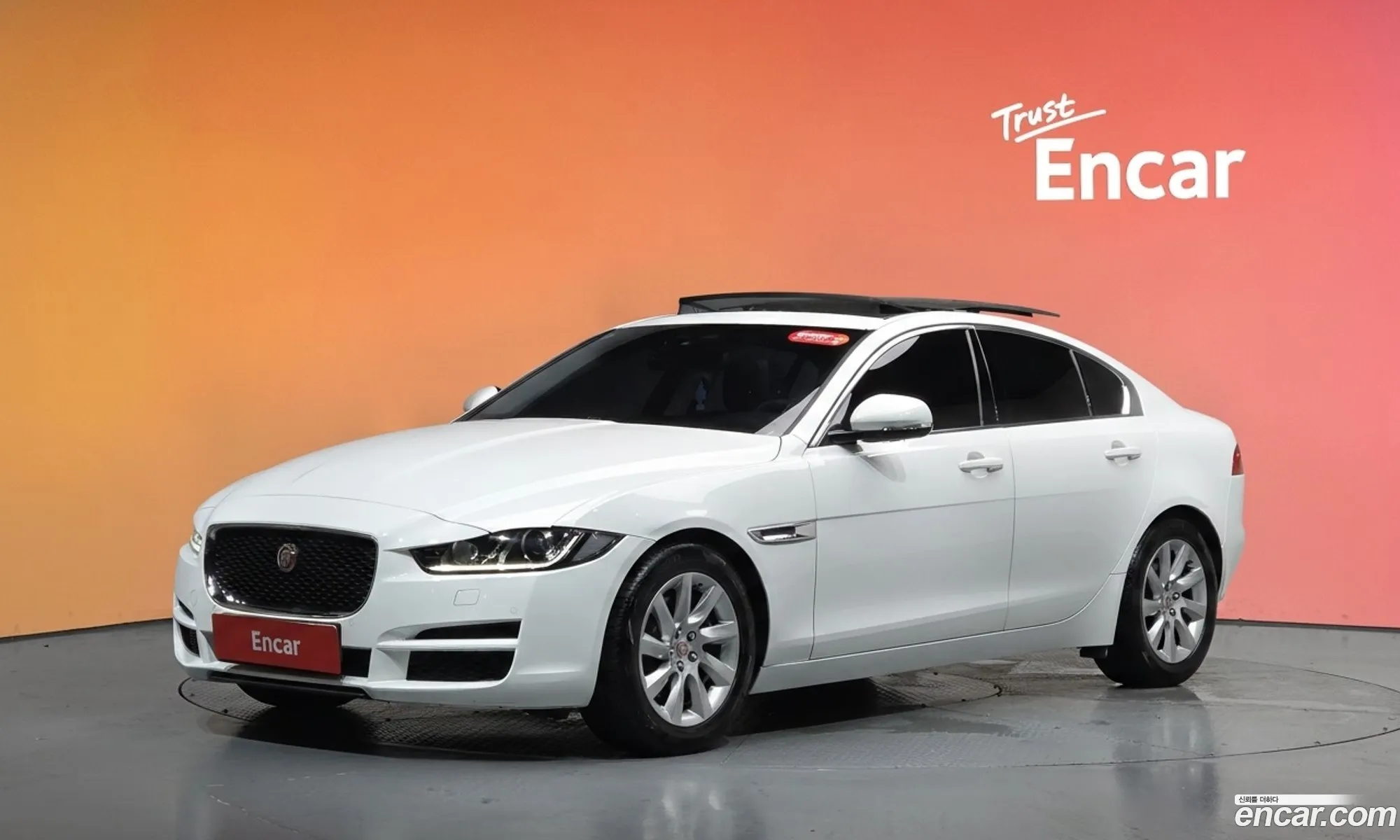Jaguar XE 2015 — 19