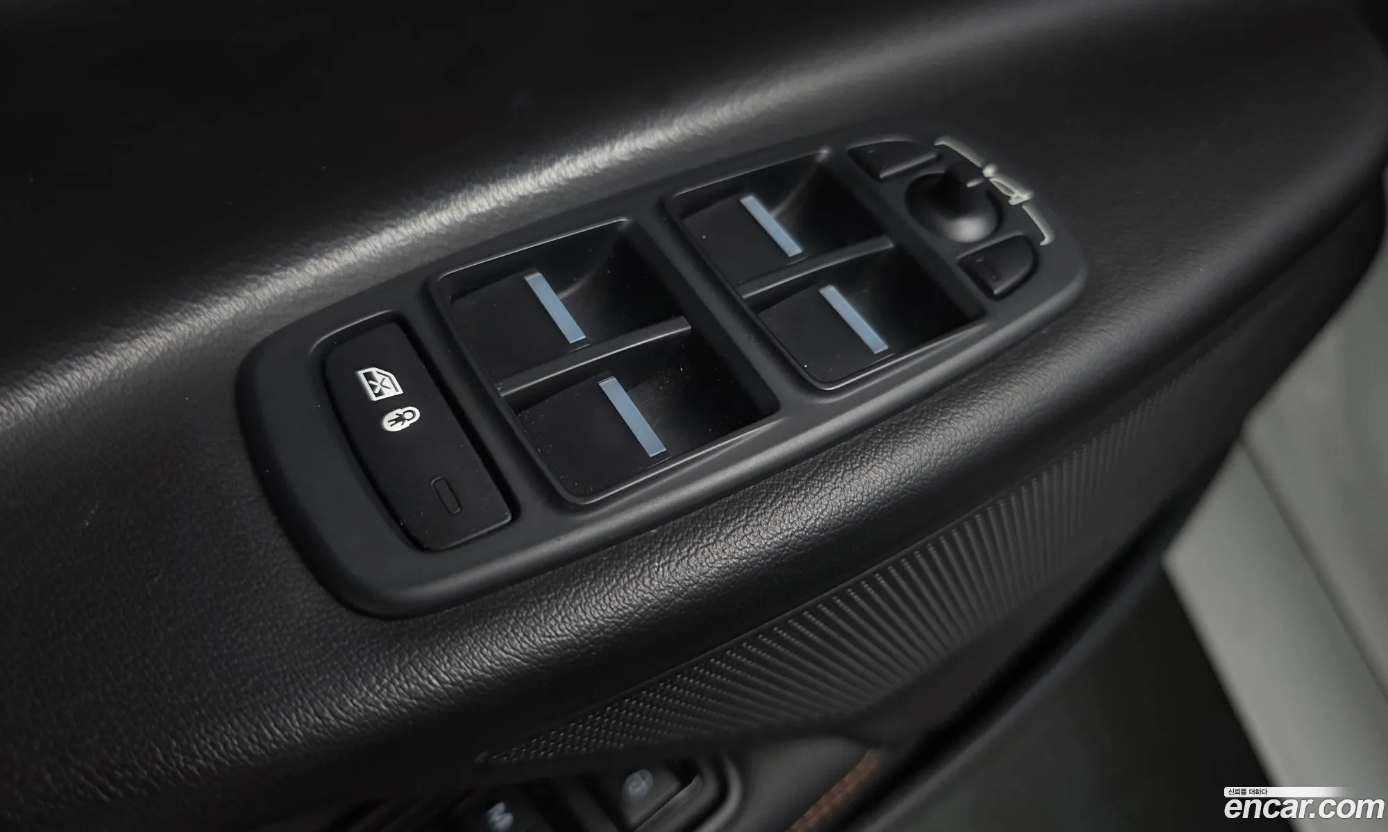 Jaguar XE 2015 — 28