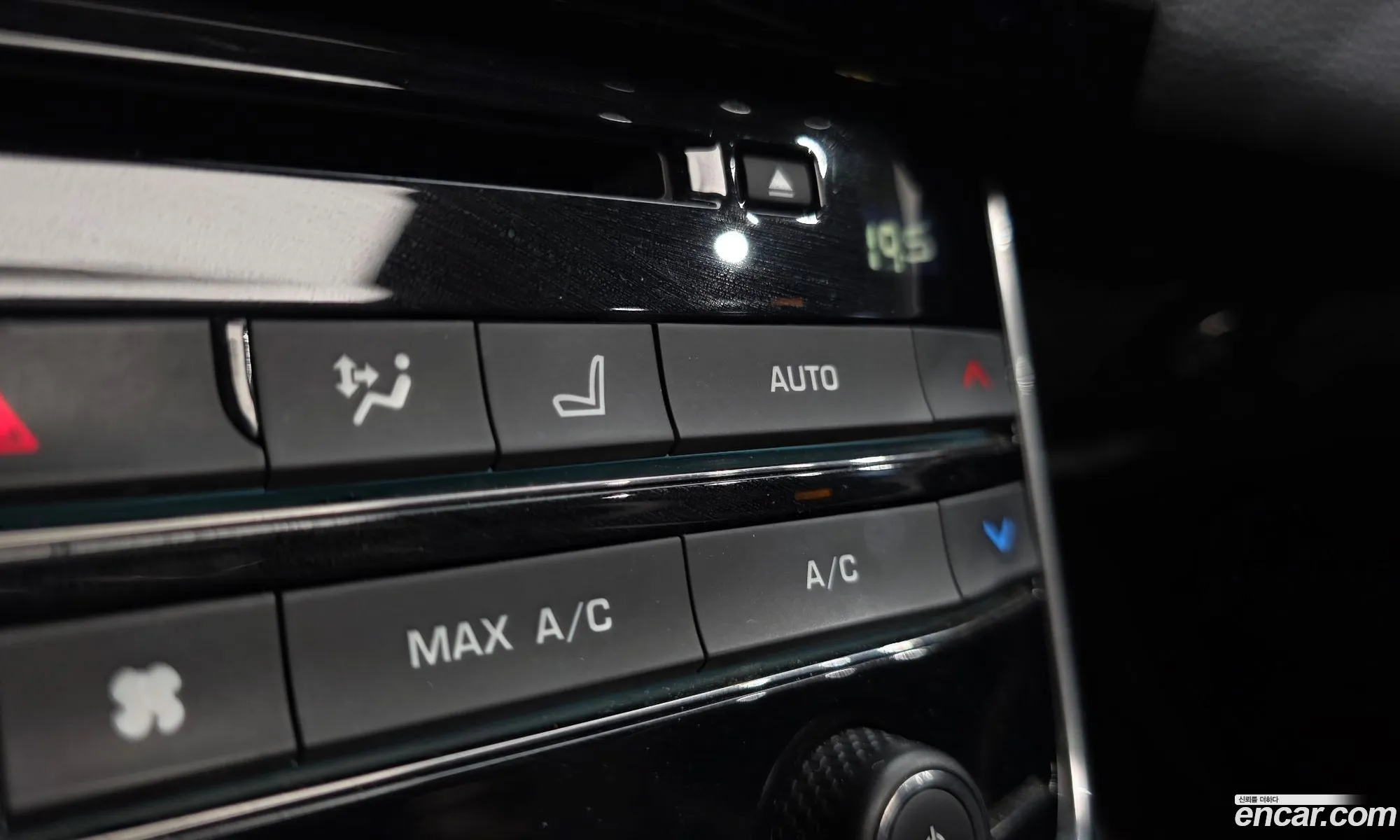 Jaguar XE 2015 — 21