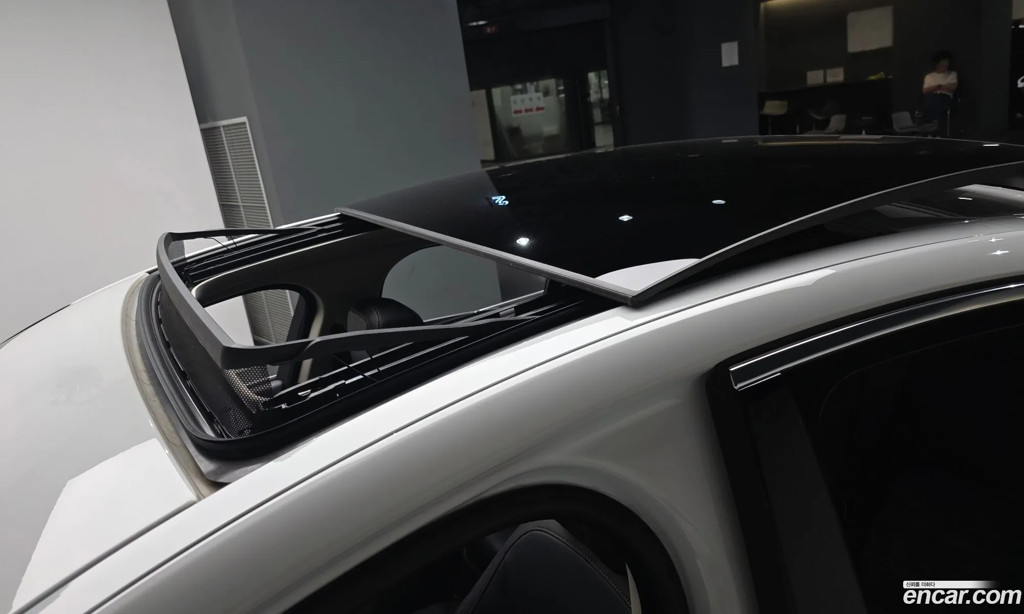 Jaguar XE 2015 — 25
