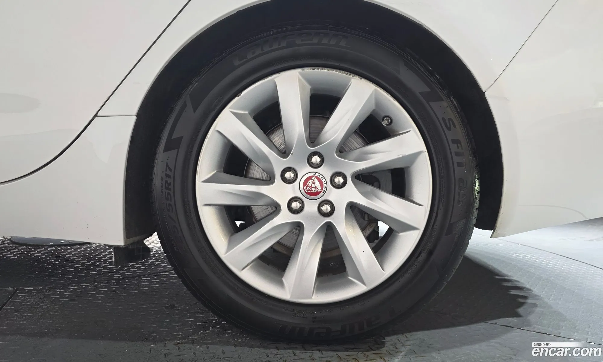 Jaguar XE 2015 — 27