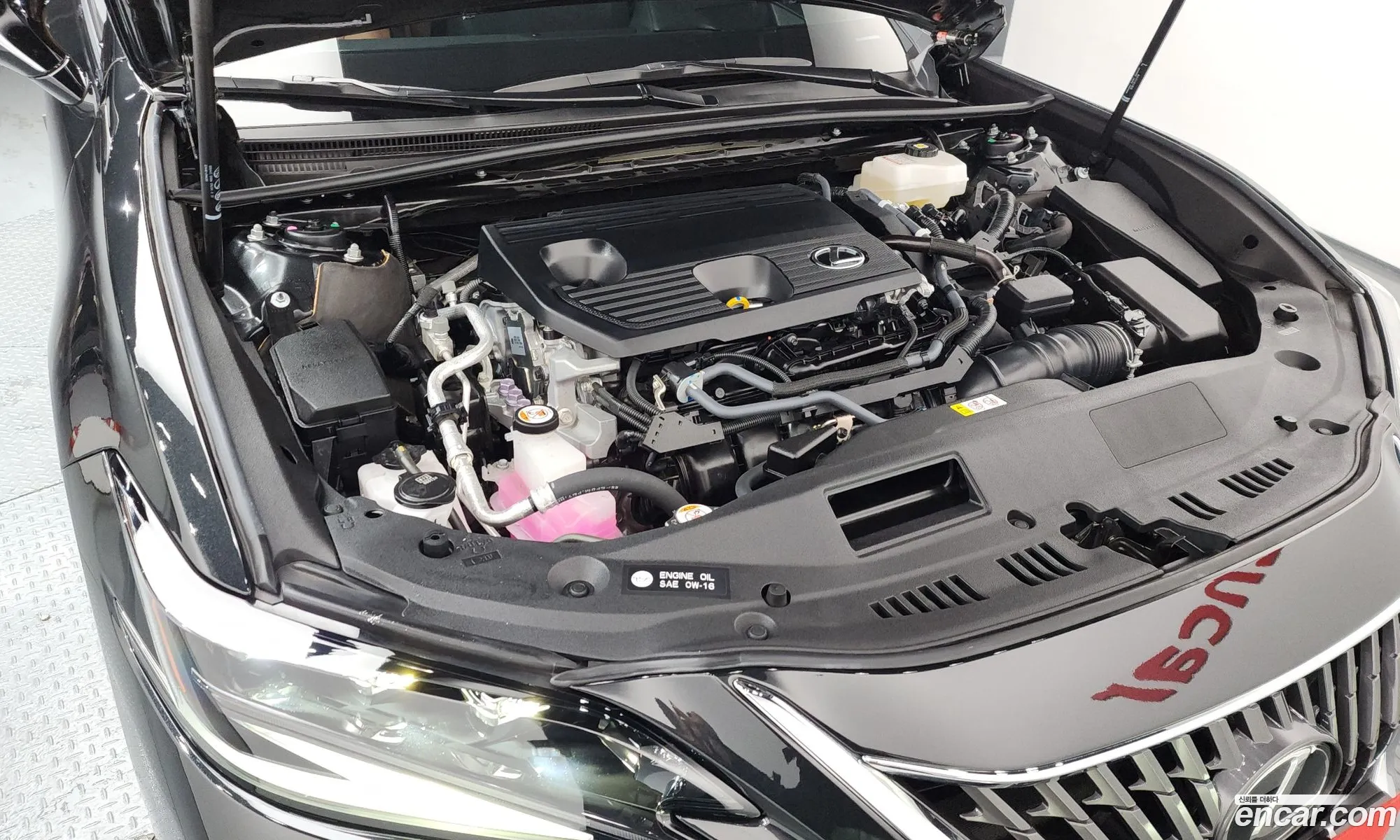 Lexus ES300h 7th Gen 2024 — 36