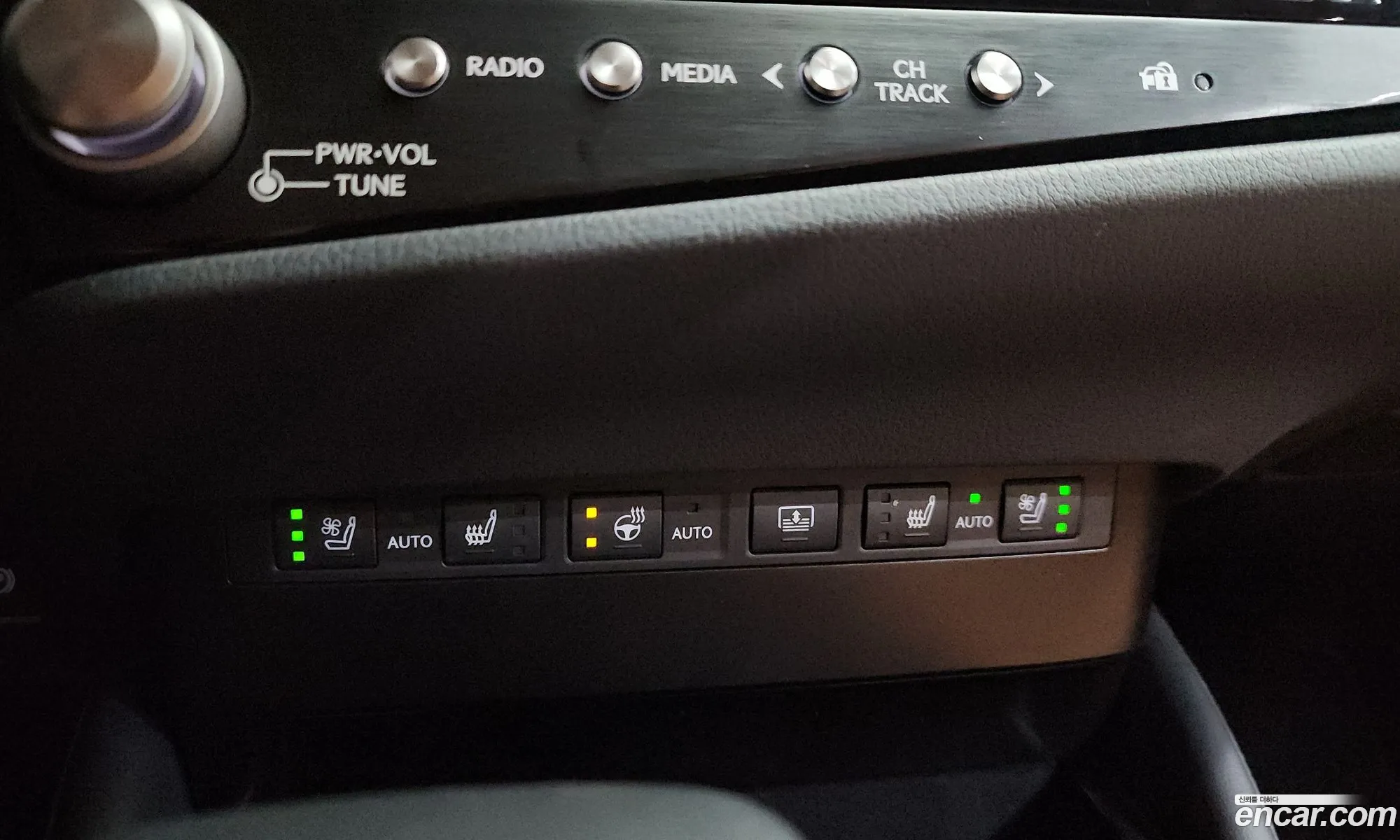 Lexus ES300h 7th Gen 2024 — 25