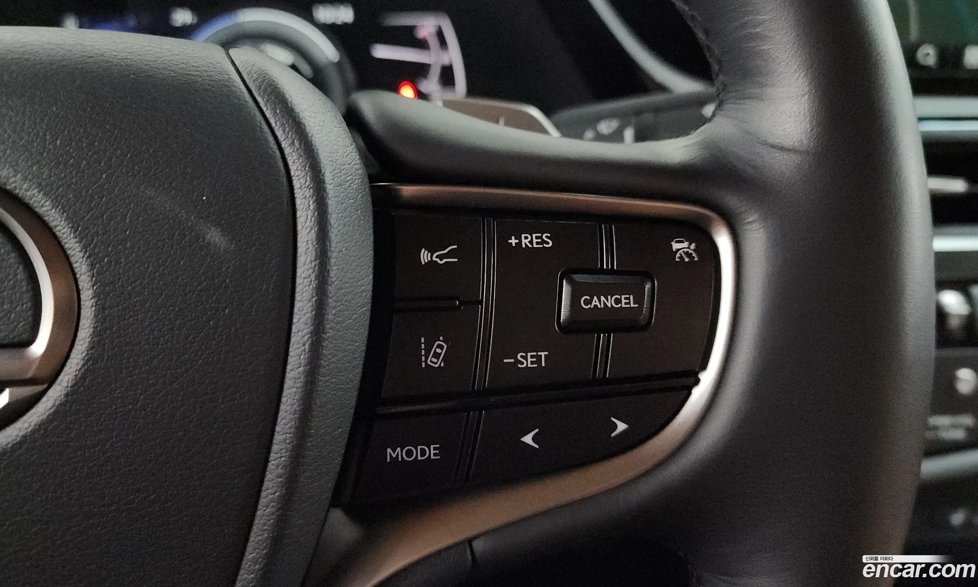 Lexus ES300h 7th Gen 2024 — 3