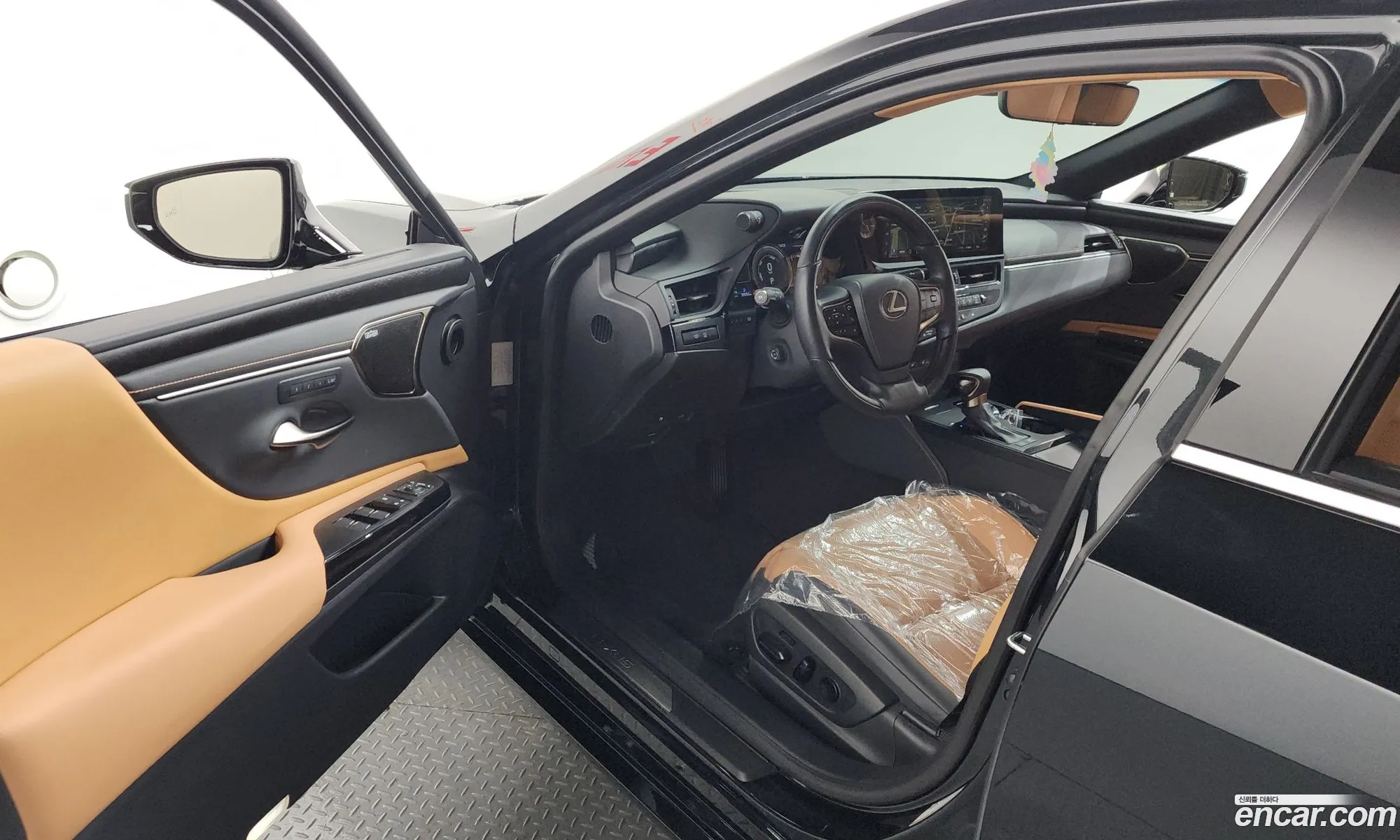 Lexus ES300h 7th Gen 2024 — 28