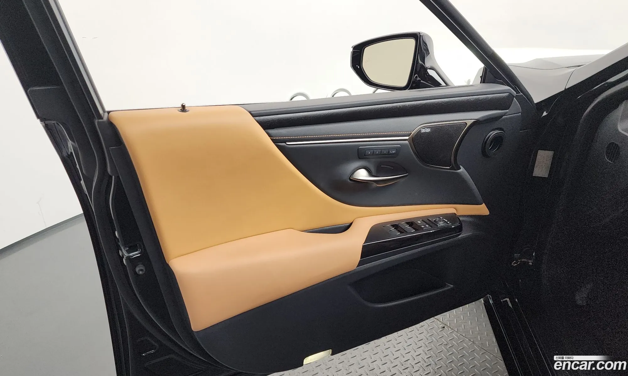 Lexus ES300h 7th Gen 2024 — 18