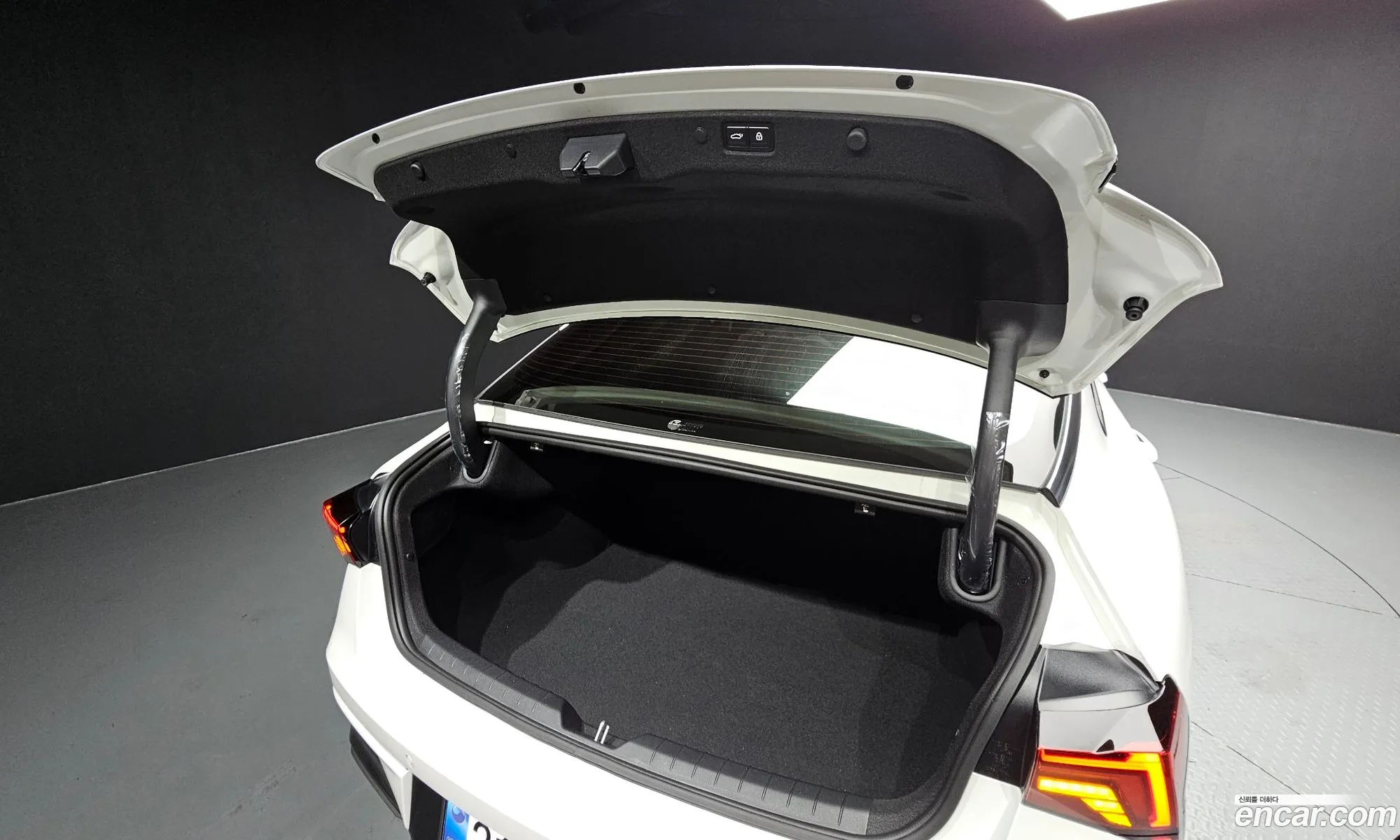 Kia K5 Hybrid 2026 — 18