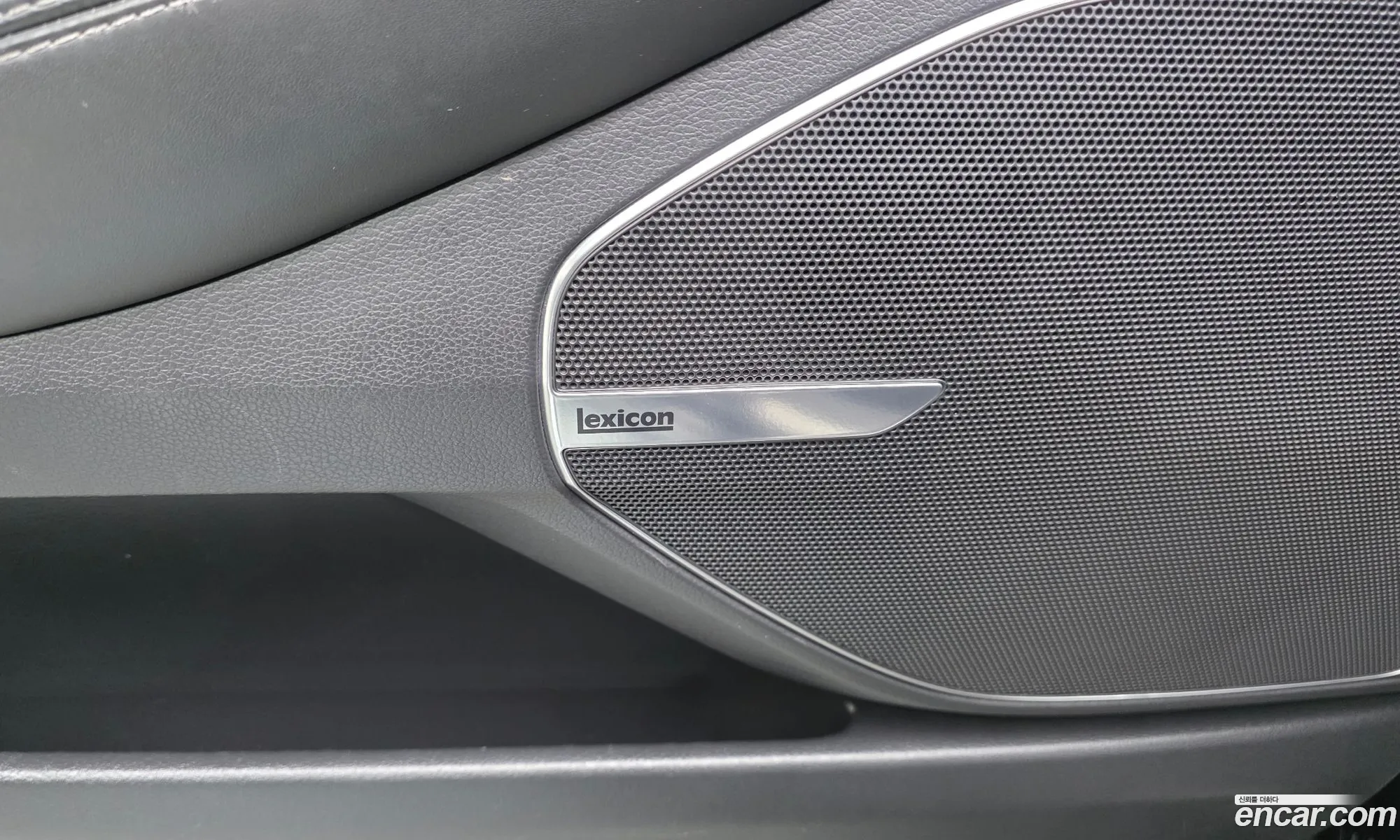 Genesis EQ900 2016 — 38