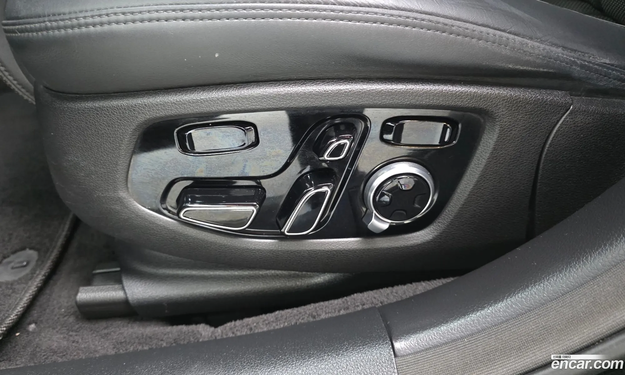 Genesis EQ900 2016 — 2
