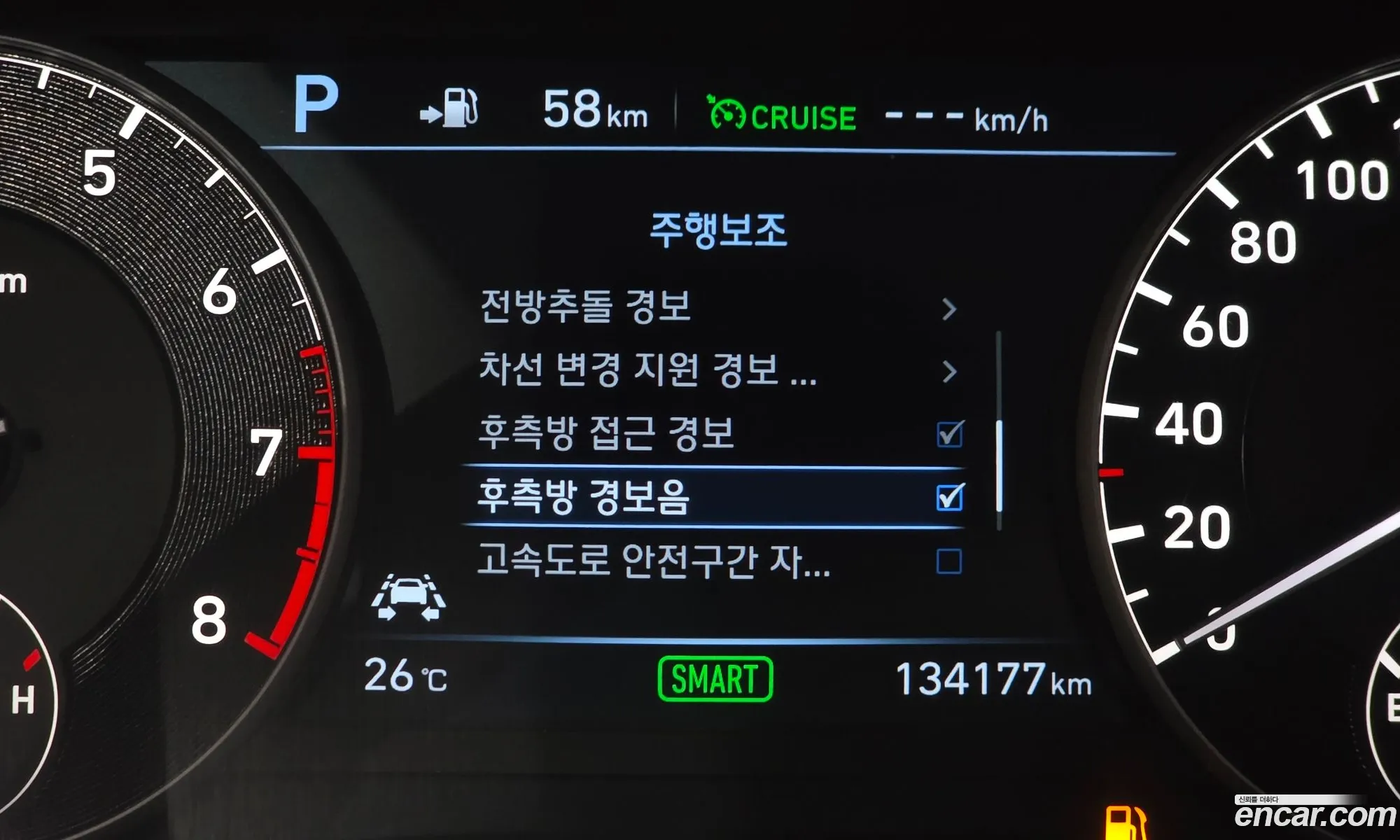Genesis EQ900 2016 — 26