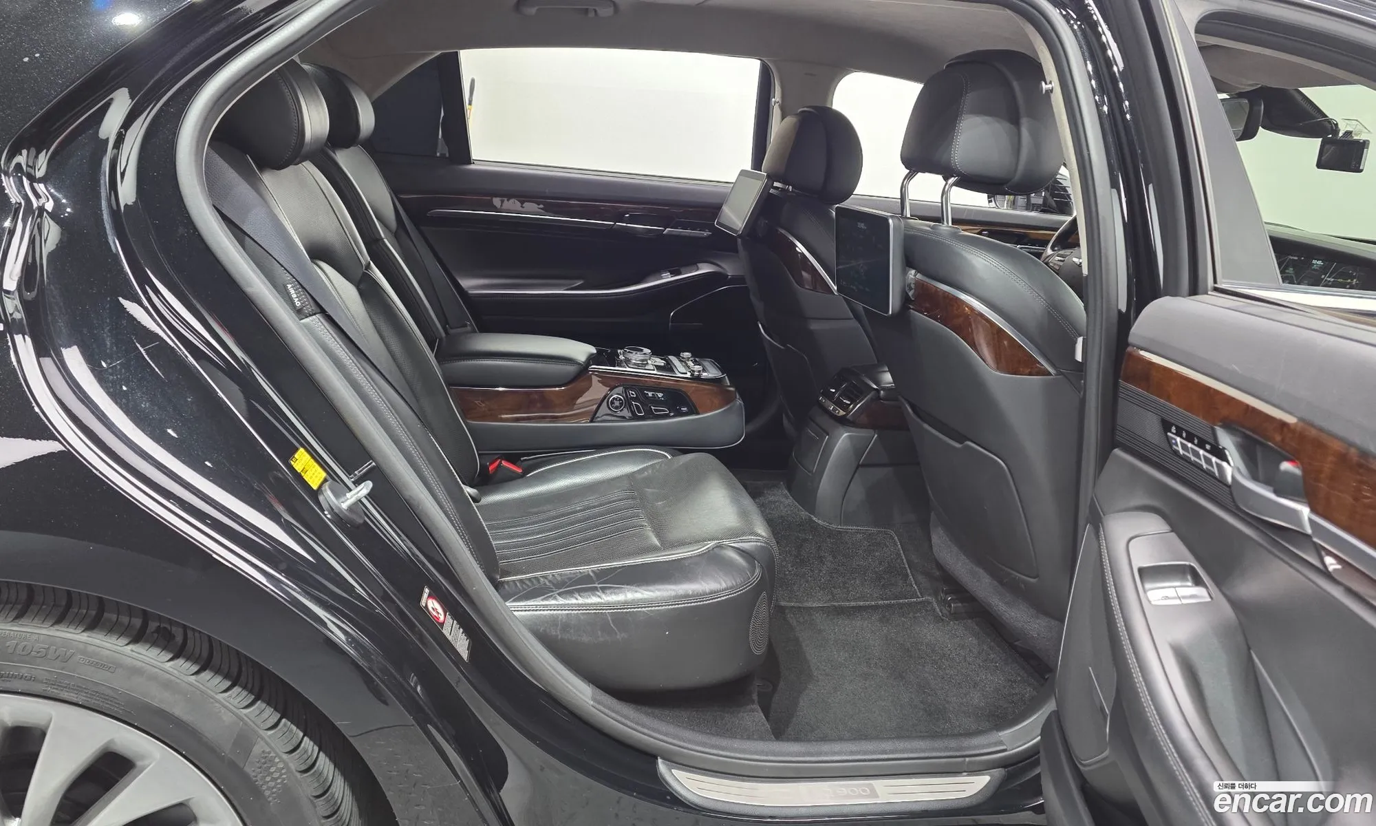 Genesis EQ900 2016 — 18