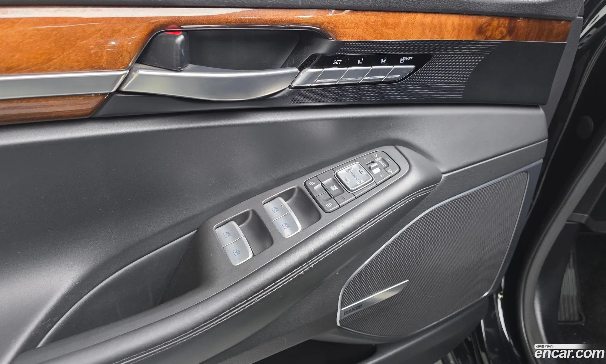 Genesis EQ900 2016 — 14