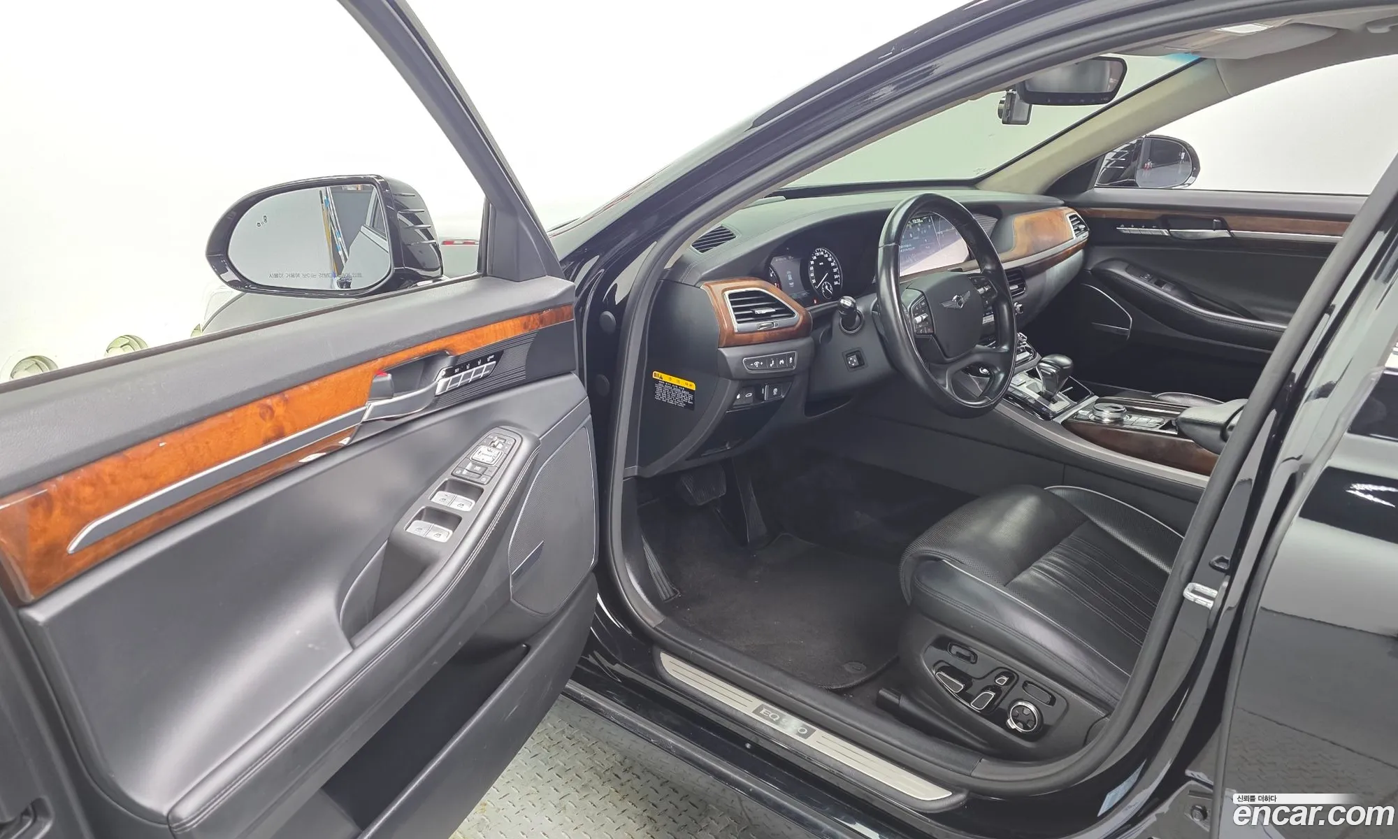 Genesis EQ900 2016 — 34