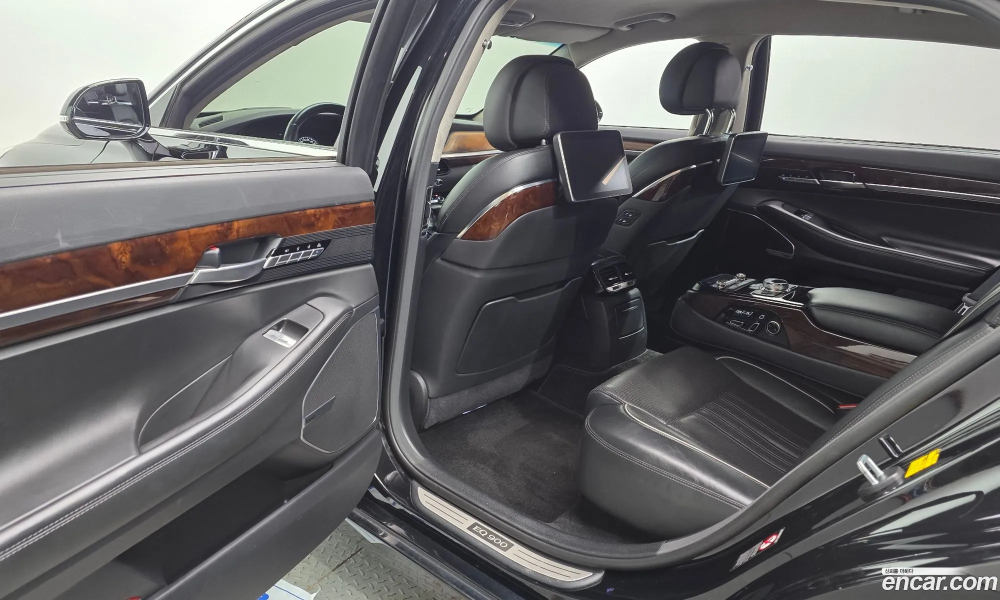 Genesis EQ900 2016 — 16