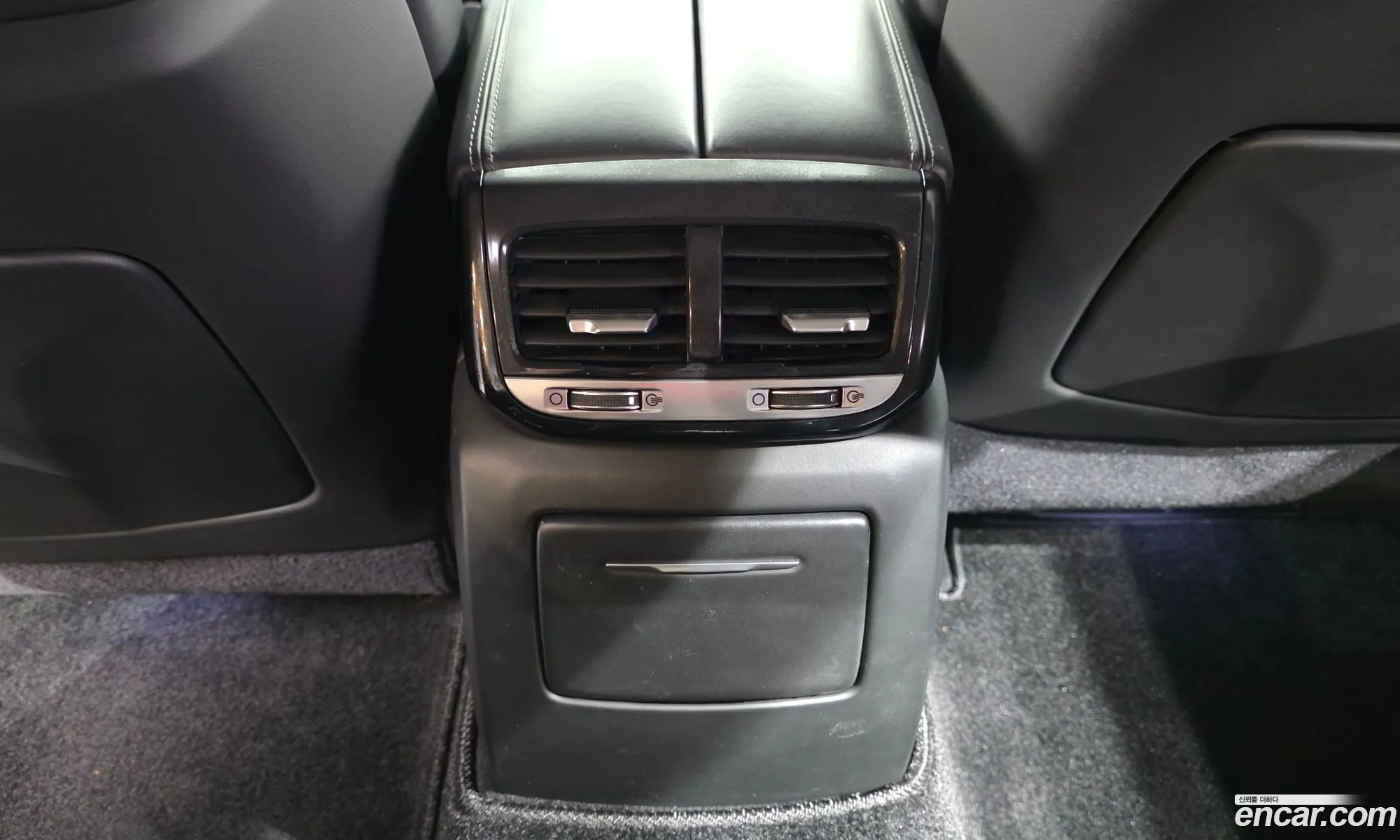 Genesis EQ900 2016 — 13